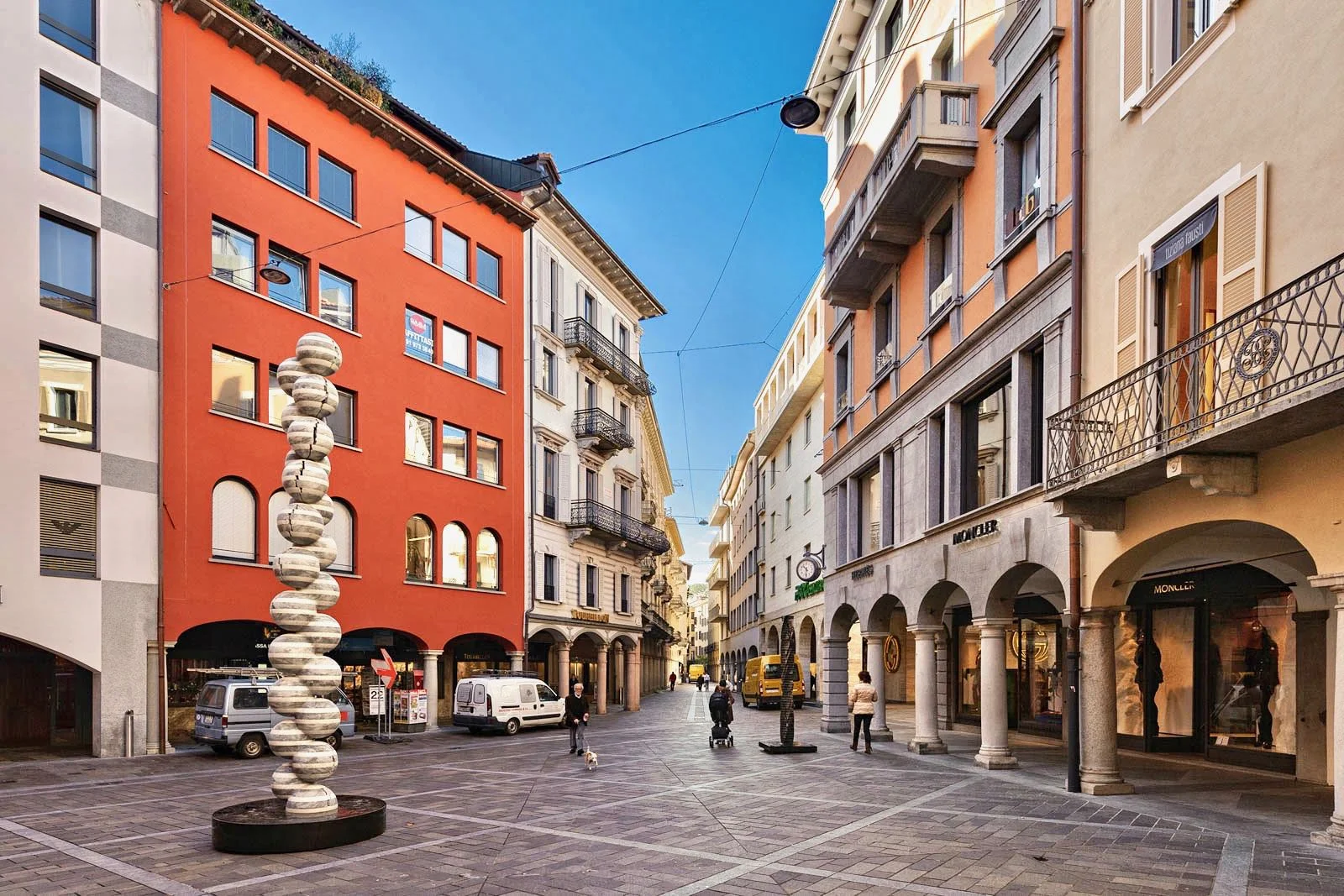 Via Nassa - 1.jpg