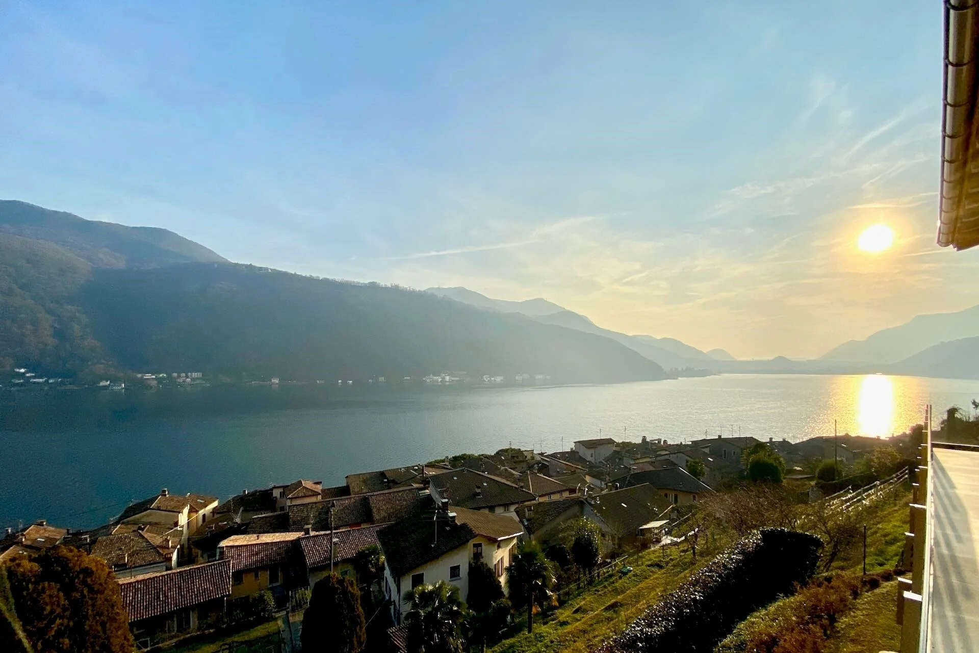 Living in the most beautiful village in Switzerland - Beautiful cottage in Morcote with 180° lake view