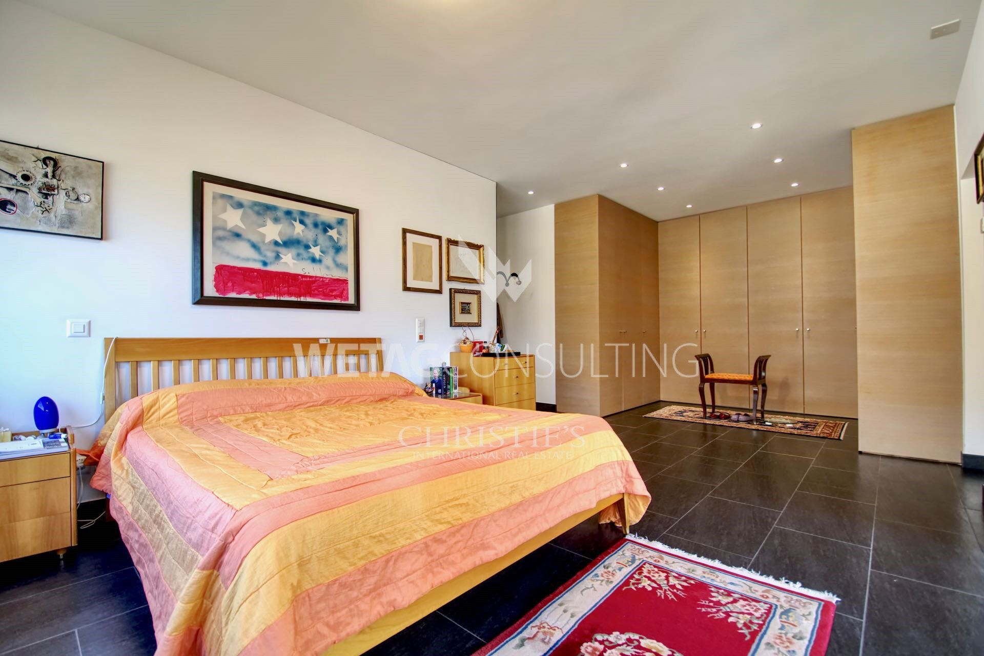 Strategic location in Ticino - Roomy villa near the center of ...