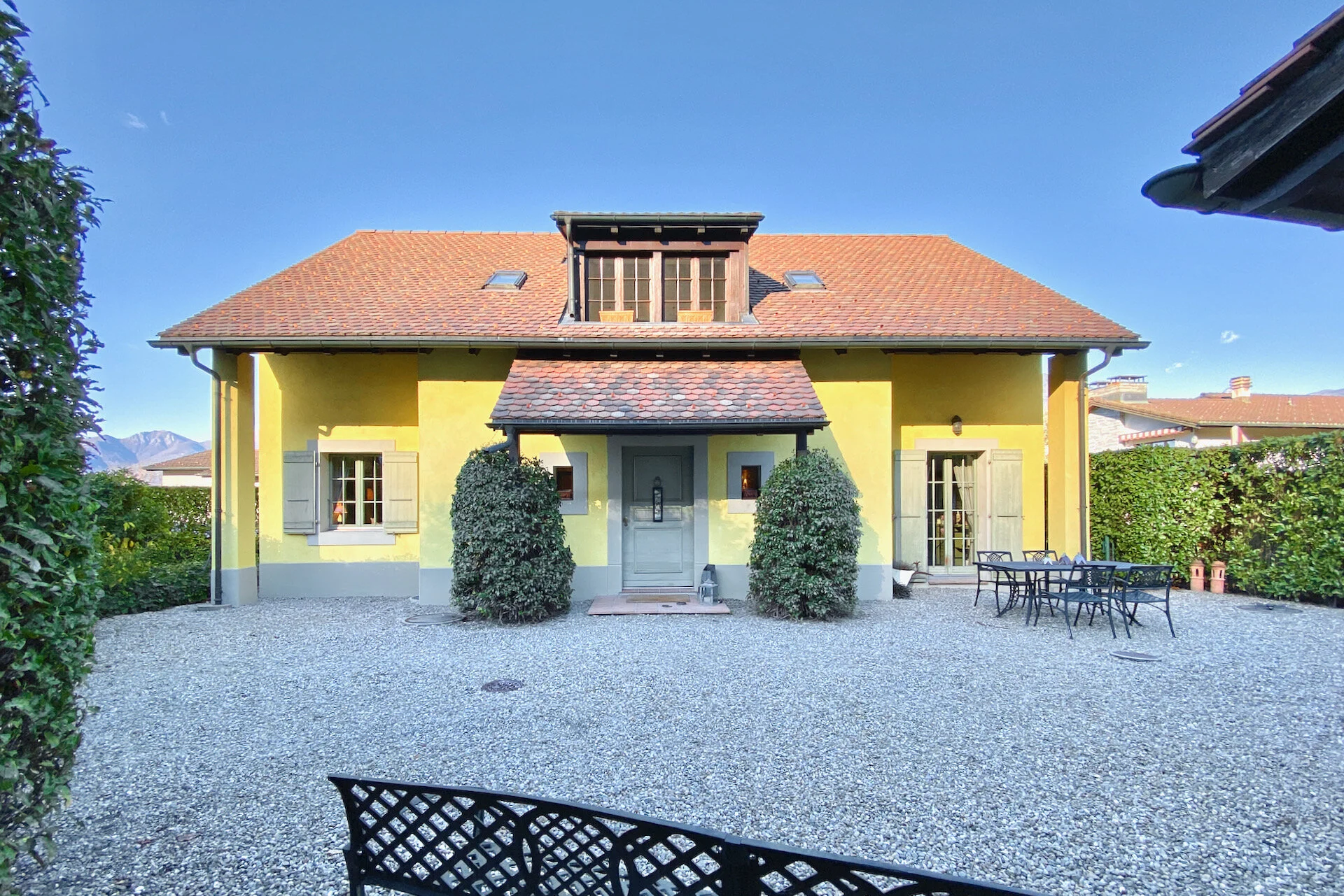 Attraktive Villa in Sant’Antonino mit gepflegtem Garten & schönem Pool - An strategischer Lage mit viel Privacy