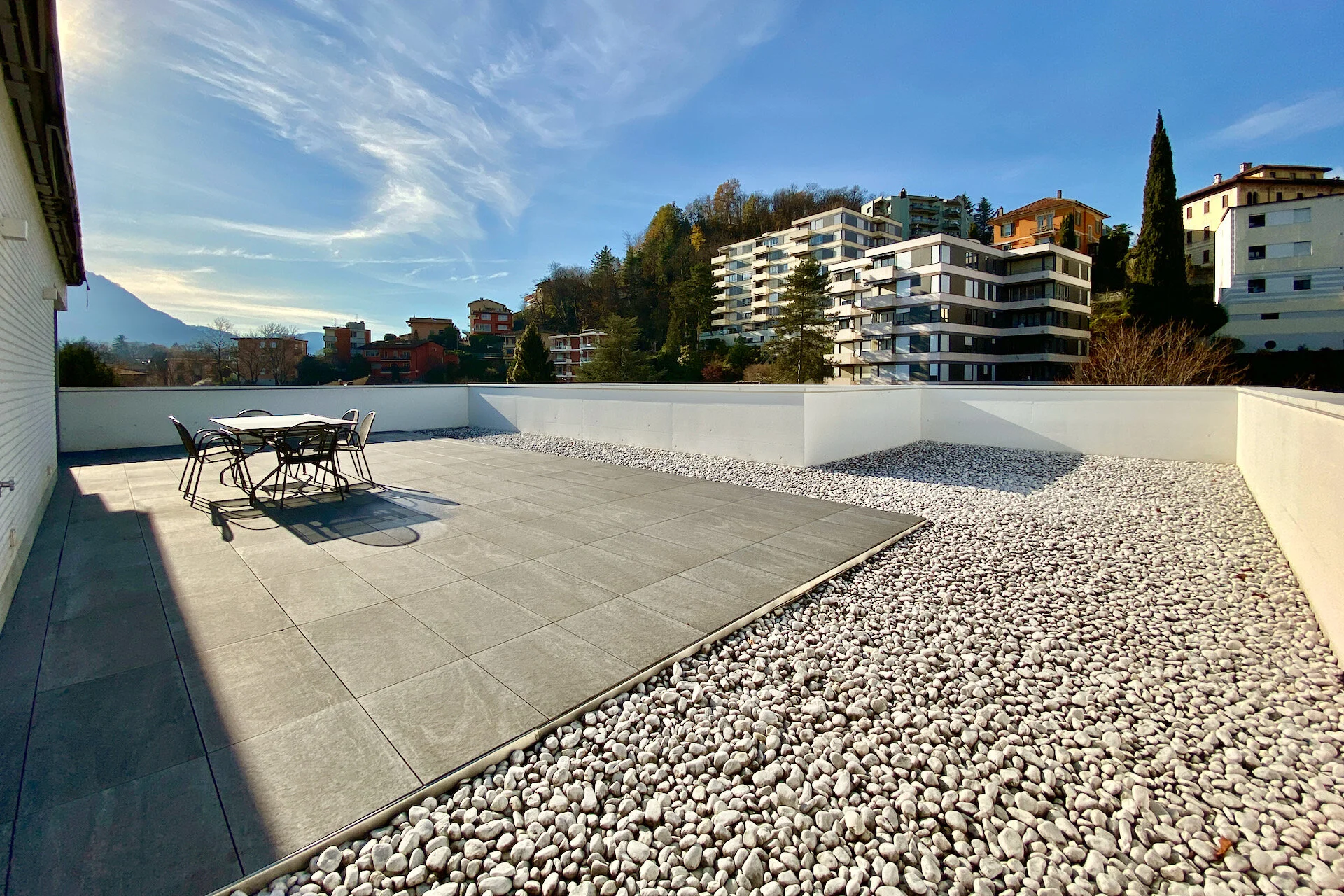  Lugano City Life - Helles Penthouse mit grosser offener Terrasse 