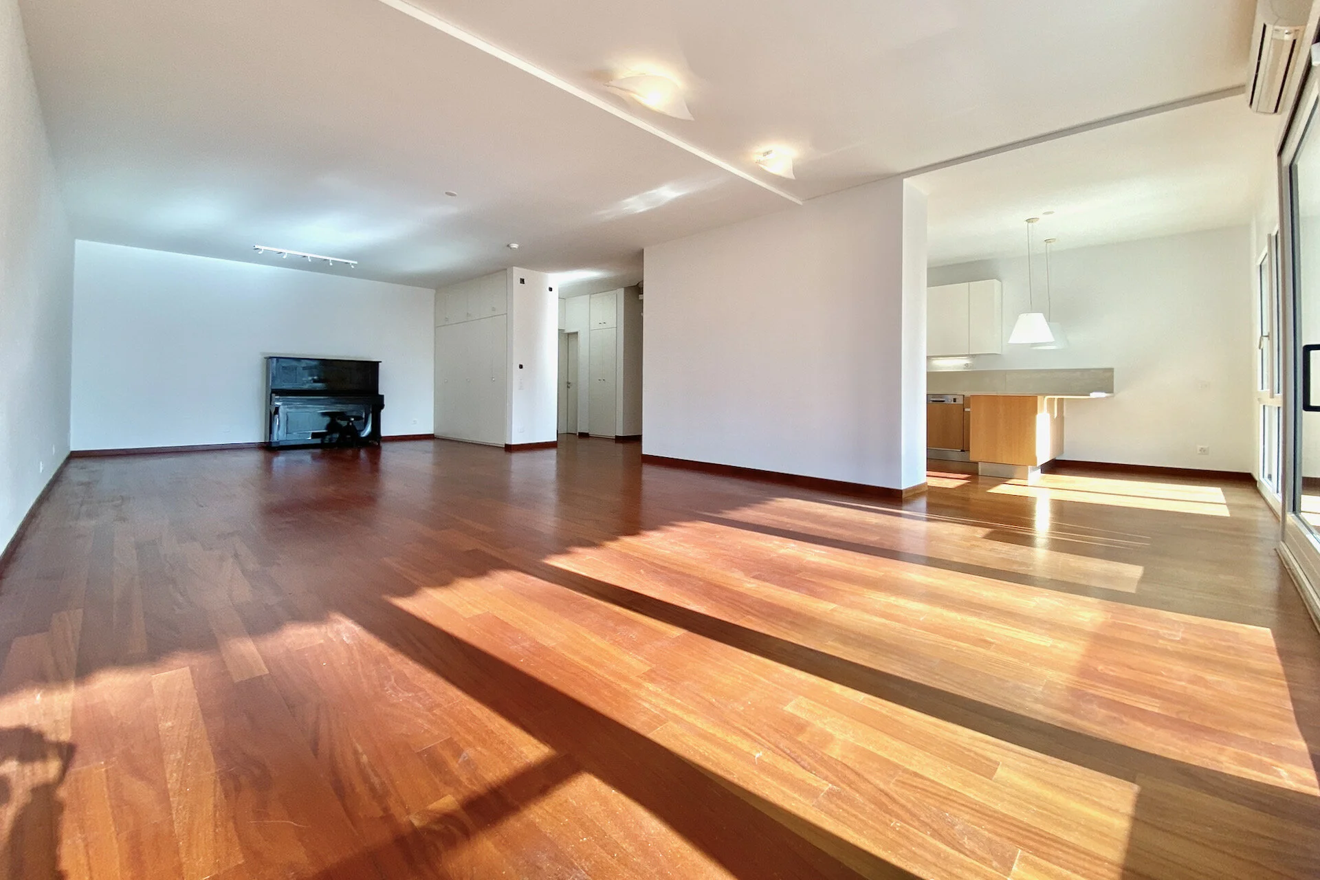 Live just a few minutes from the center of Lugano - Elegant duplex-penthouse immersed in the greenery
