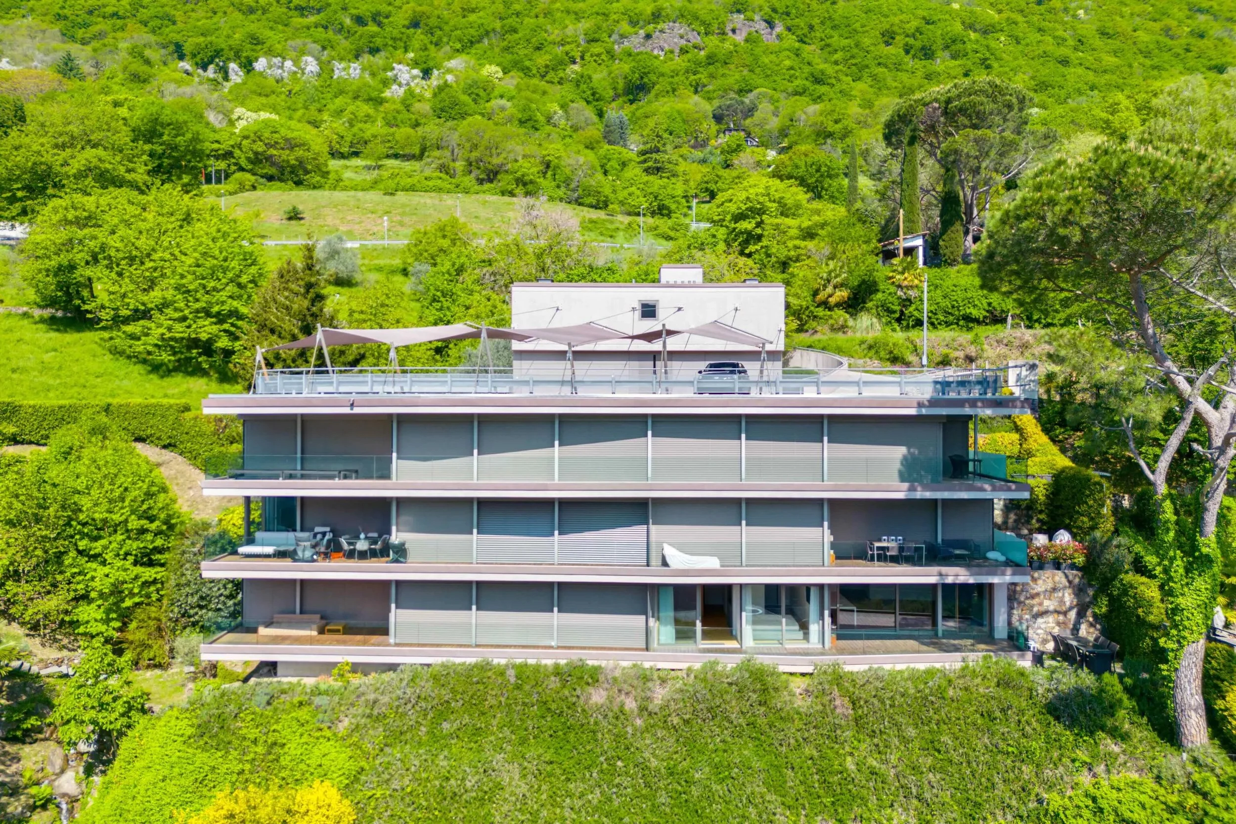 Elegance above Lake Lugano &amp; with a fantastic lake view - 3.5-room apartment with panoramic terrace in Vico Morcote