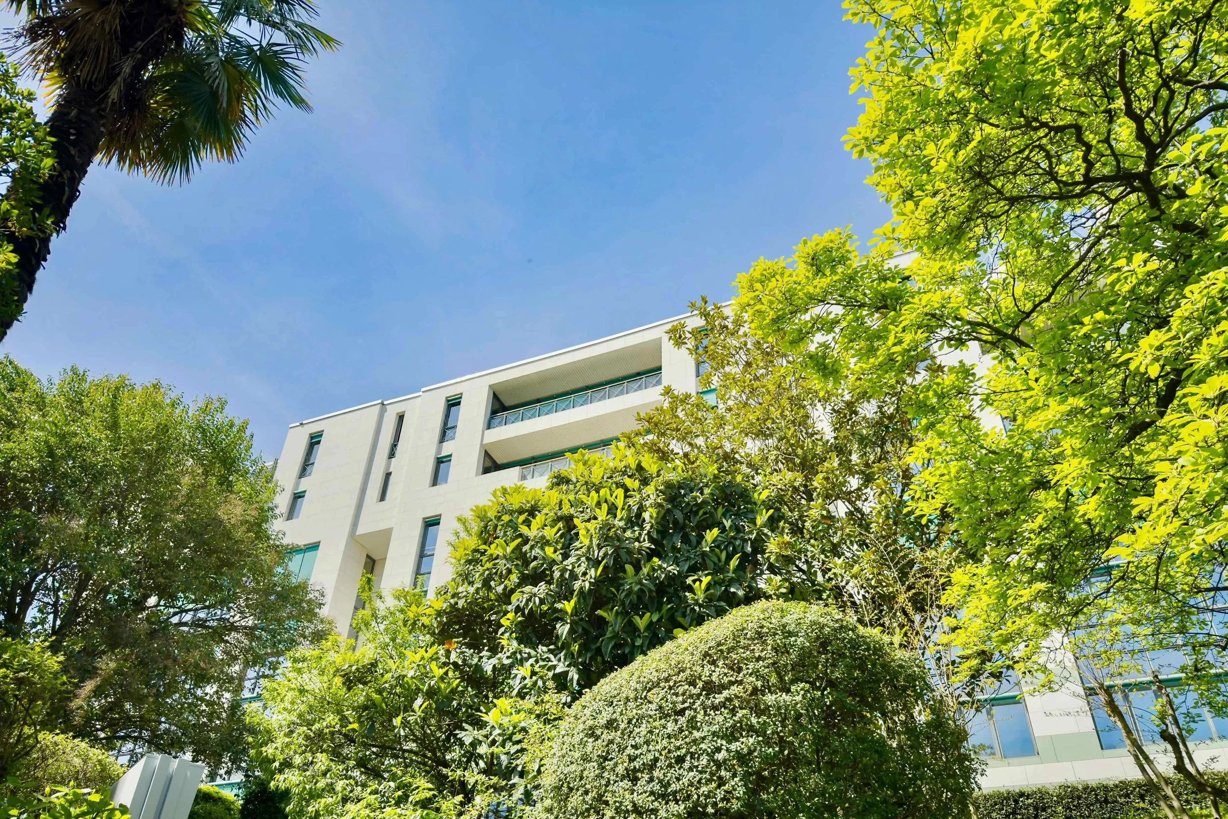 Стильный пентхаус над крышами Лугано — современная архитектура, впечатляющие виды на озеро &amp; центральное расположение