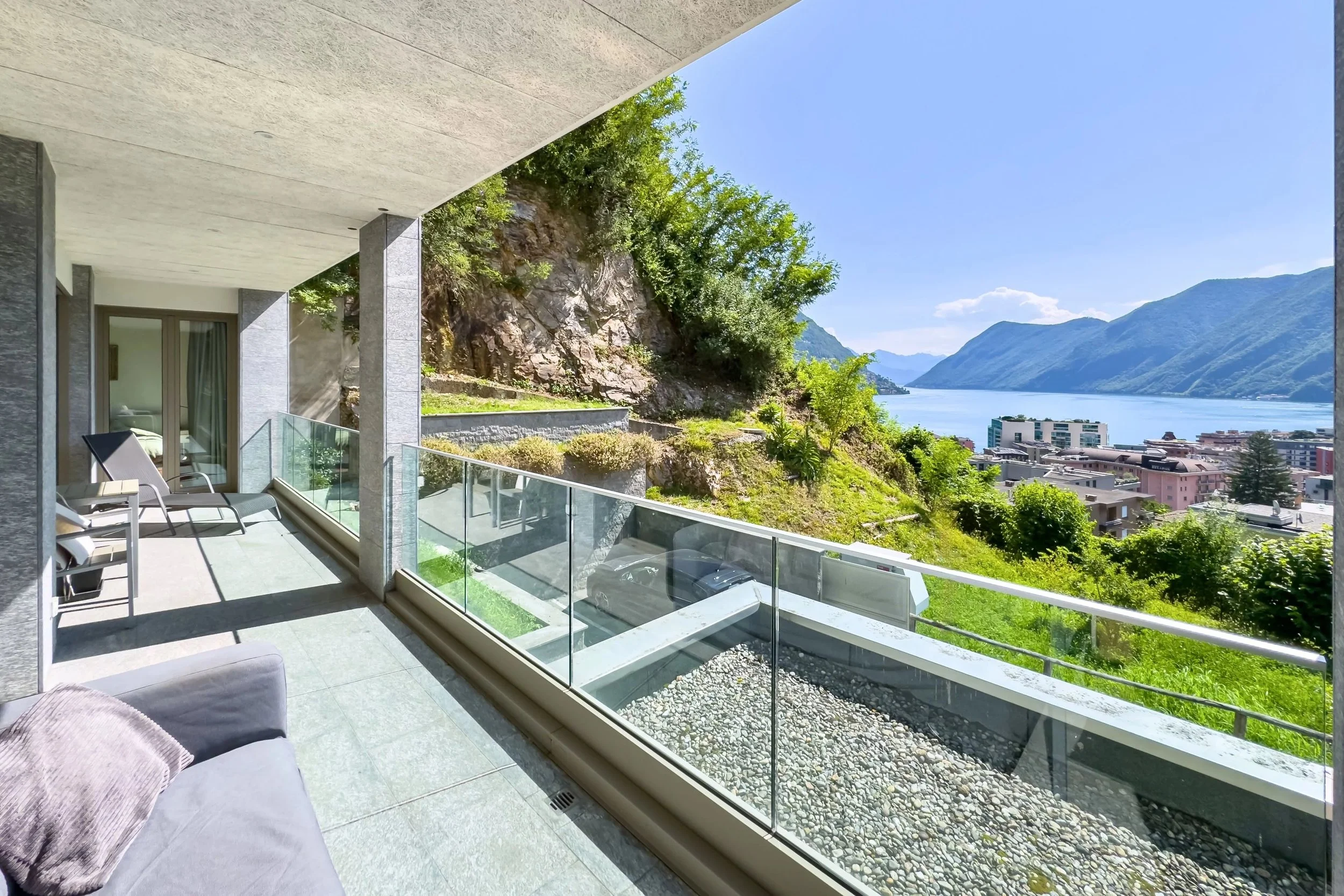 Ruhe. Aussicht. Exklusivität. Moderne Wohnung mit traumhaftem Seeblick &amp;  grosszügigem Balkon – auch als Zweitwohnsitz perfekt