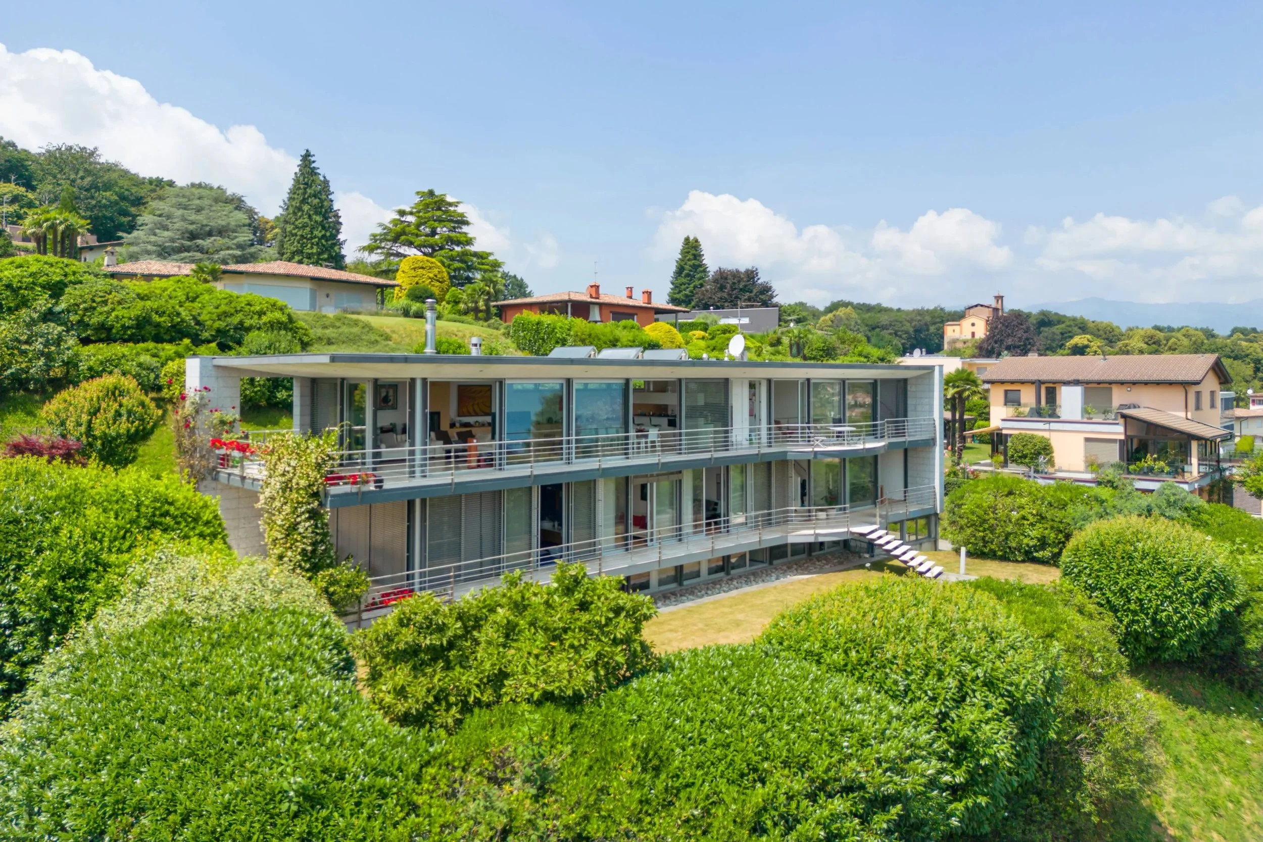 Zeitlose Eleganz zwischen Kunst &amp; Natur - Moderne Villa mit Blick auf den Luganersee, in Carona