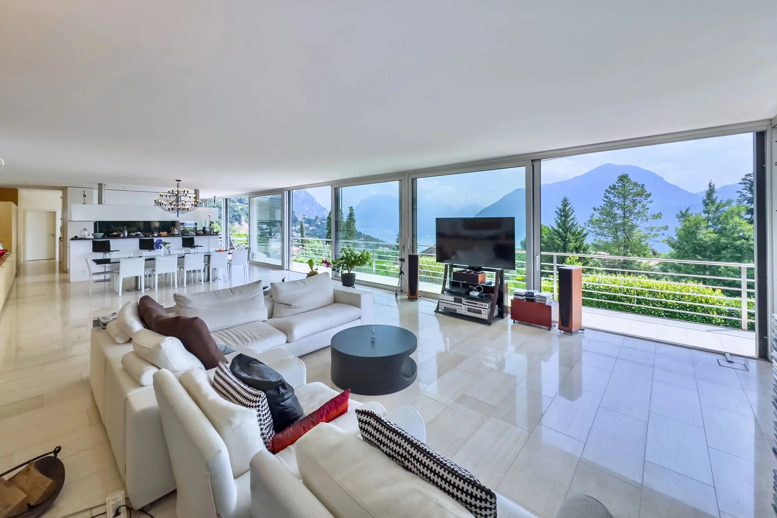 Eleganza contemporanea tra arte e natura - Villa moderna con vista sul Lago di Lugano, a Carona