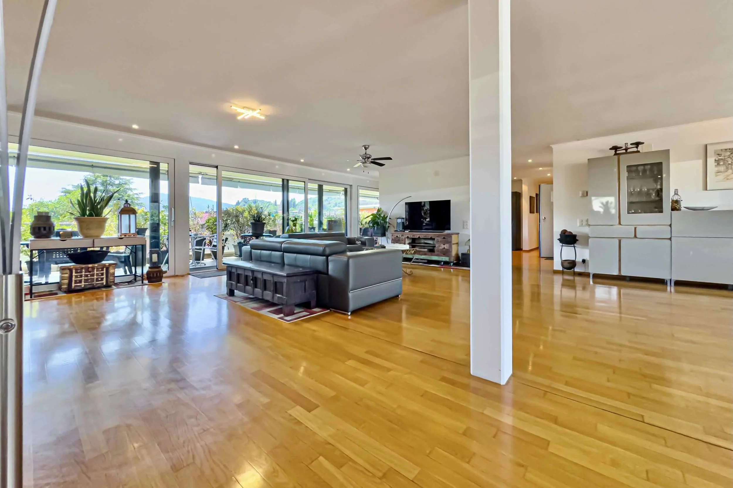 PREISVARIATION - Modern. Elegant. Unvergleichlich. Leben mit Stil in Agno – elegantes Penthouse zwischen Natur, See &amp; Golfplatz