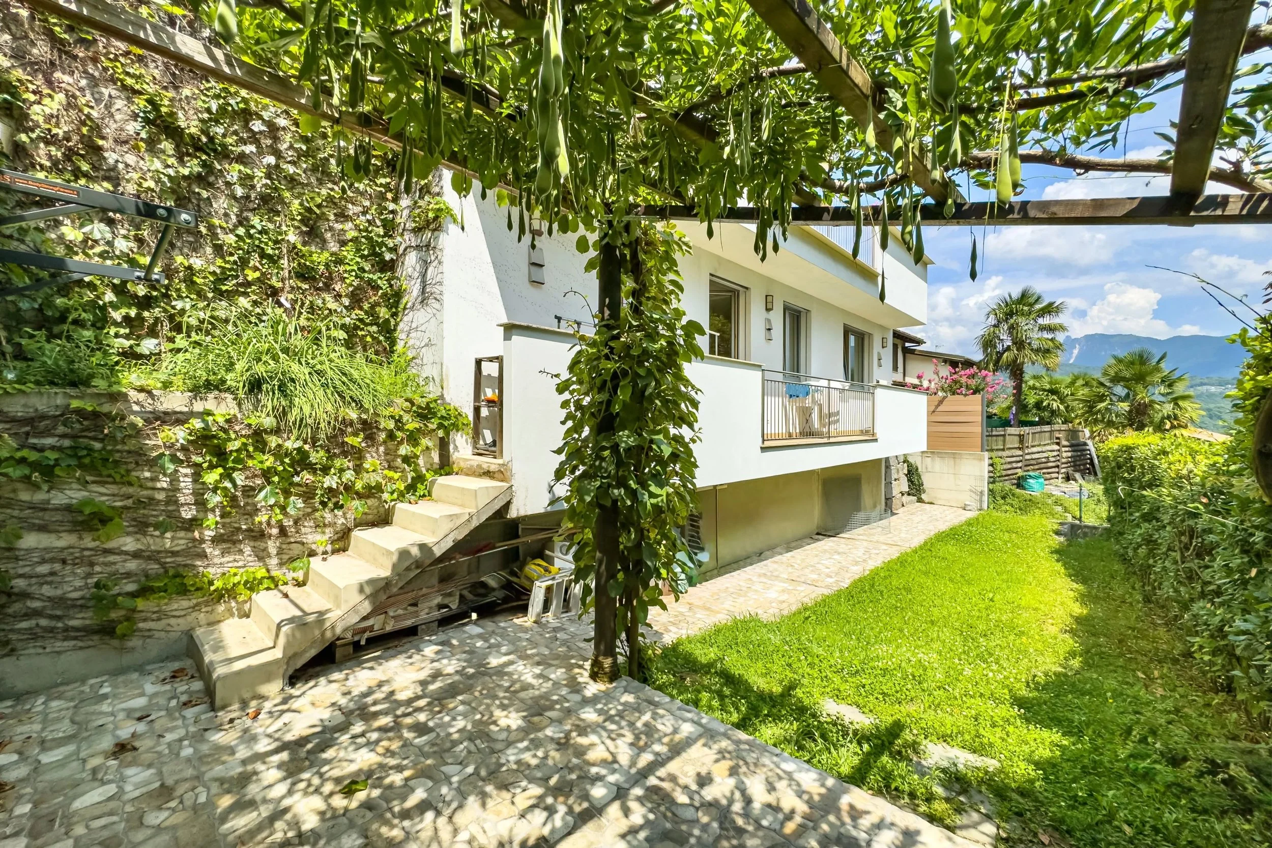 PREISVARIATION - Seltene Gelegenheit in bevorzugter Lage von Gravesano - Exklusive Villa in Bestzustand zu einem Preis unter dem aktuellen Marktwert