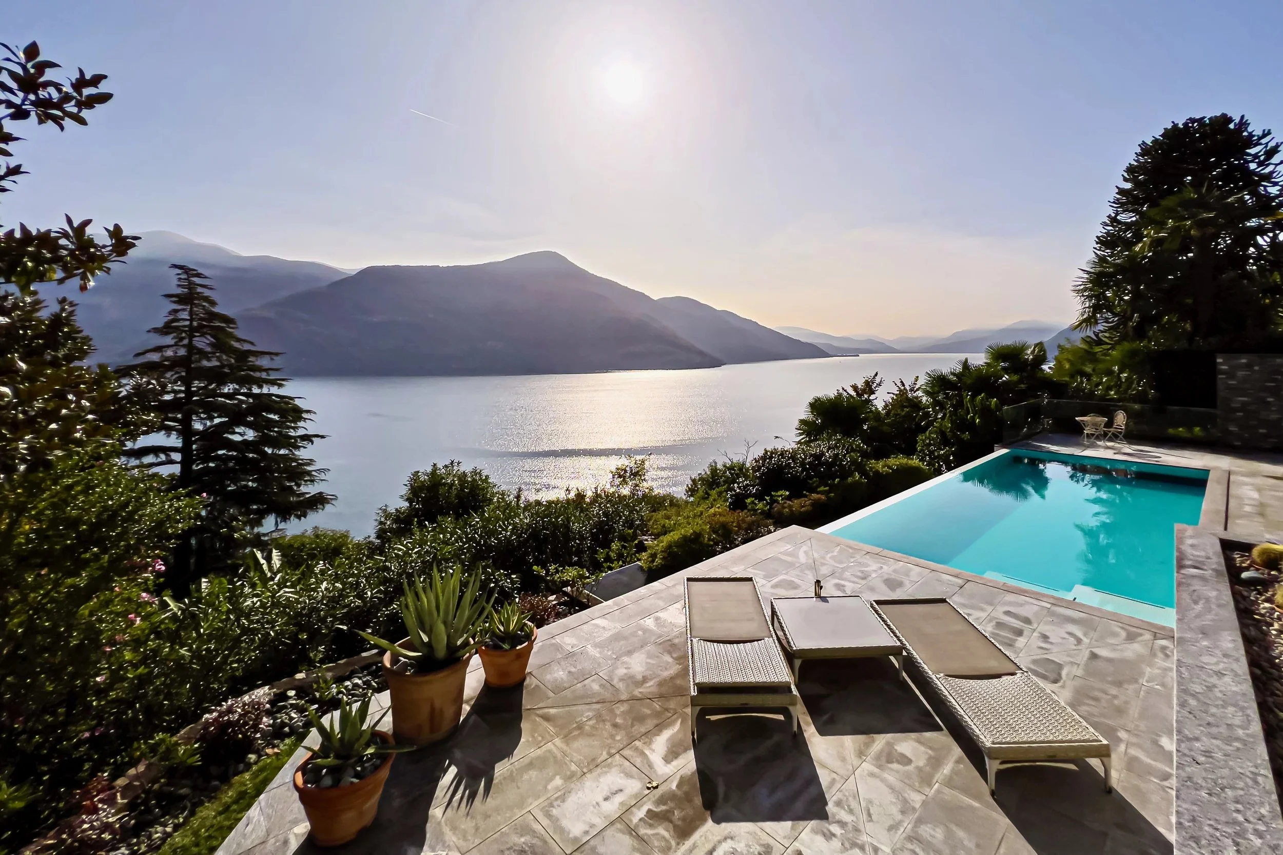 Your second residence with a breathtaking lake view &amp; pure Ticino lifestyle - Luxury villa in Brissago: a Mediterranean jewel on Lake Maggiore