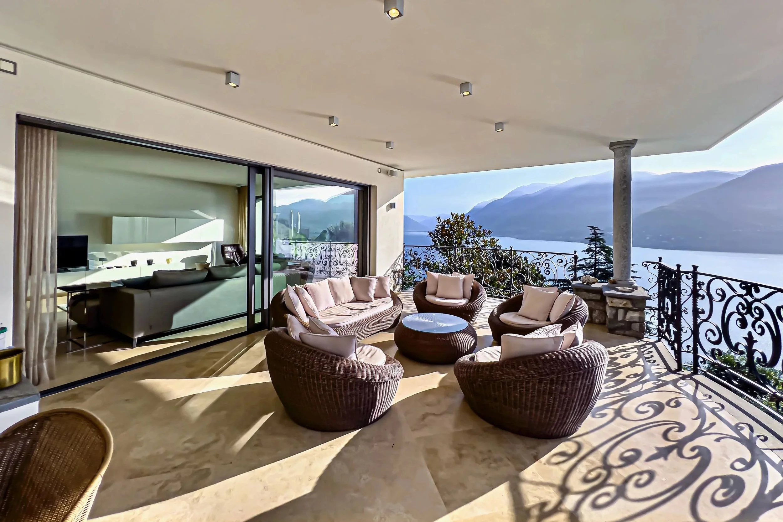 Ihr Zweitwohnsitz mit atemberaubendem Seeblick &amp; purem Tessiner Lebensgefühl - Luxus-Villa in Brissago: Ein mediterranes Juwel am Lago Maggiore