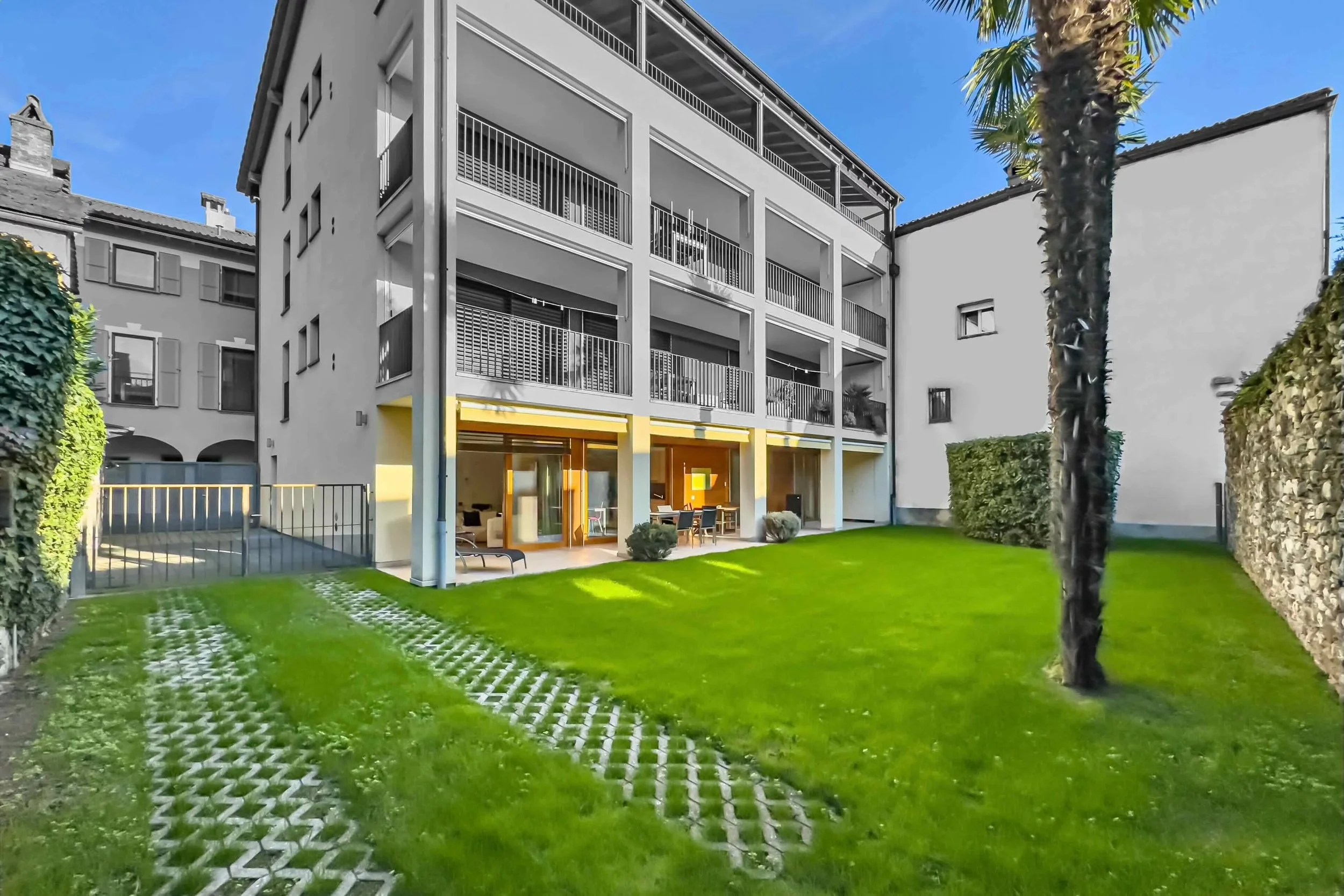 Contemporary elegance meets historic charm on Lake Maggiore - Exclusive apartment with private garden just a few steps from the lakeside promenade in Ascona