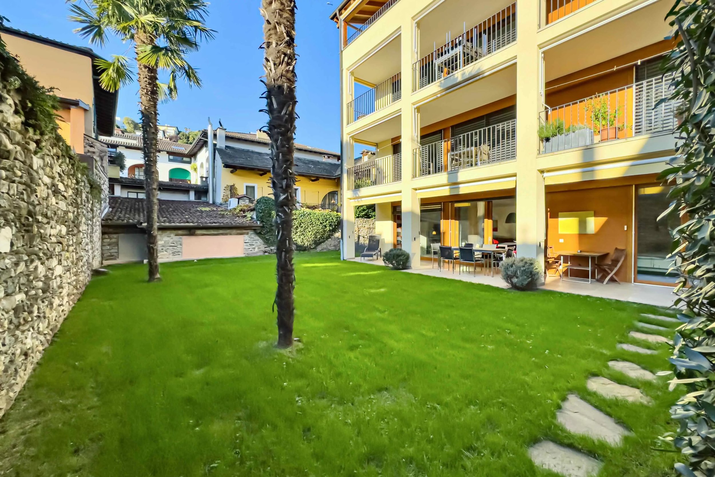 NEW PRICE - Contemporary elegance meets historic charm on Lake Maggiore - Exclusive apartment with private garden just a few steps from the lakeside promenade in Ascona