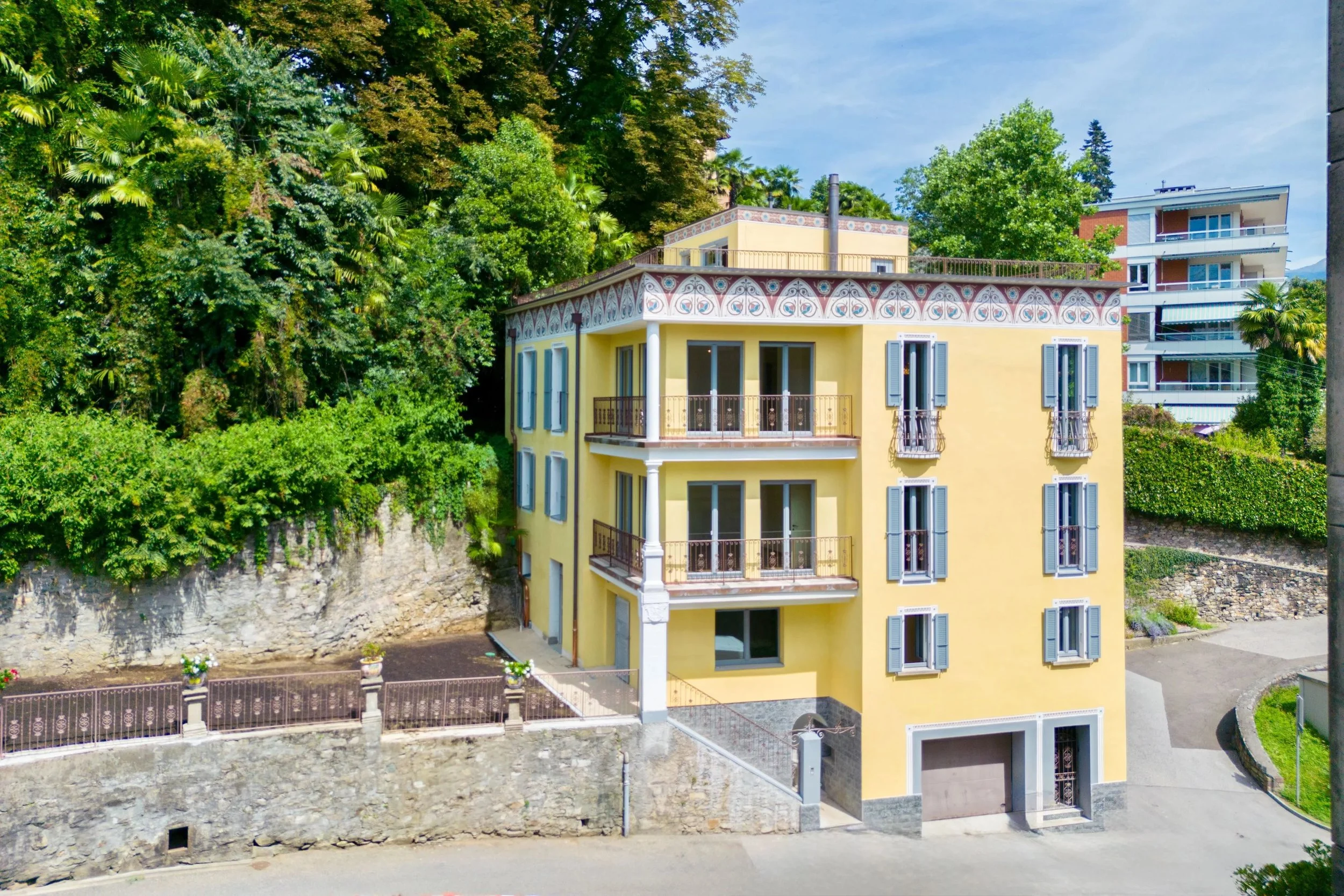 Elegance &amp; Comfort in a Central Location in Lugano - Fully renovated town villa with lift, whirlpool &amp; spacious rooftop terrace