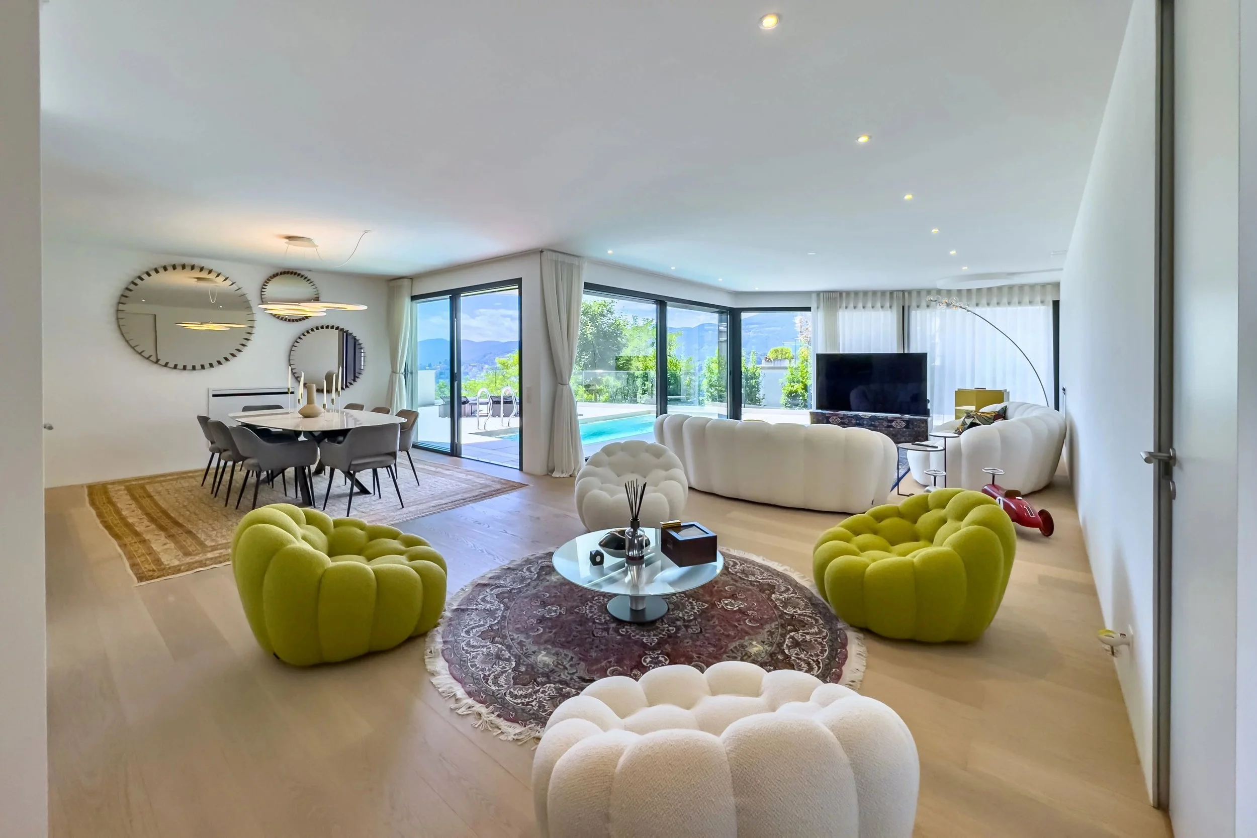 Eleganza senza tempo in posizione collinare soleggiata di Lugano-Viganello - Villa moderna con piscina esterna, ascensore e ampia superficie abitabile a due passi dal centro città