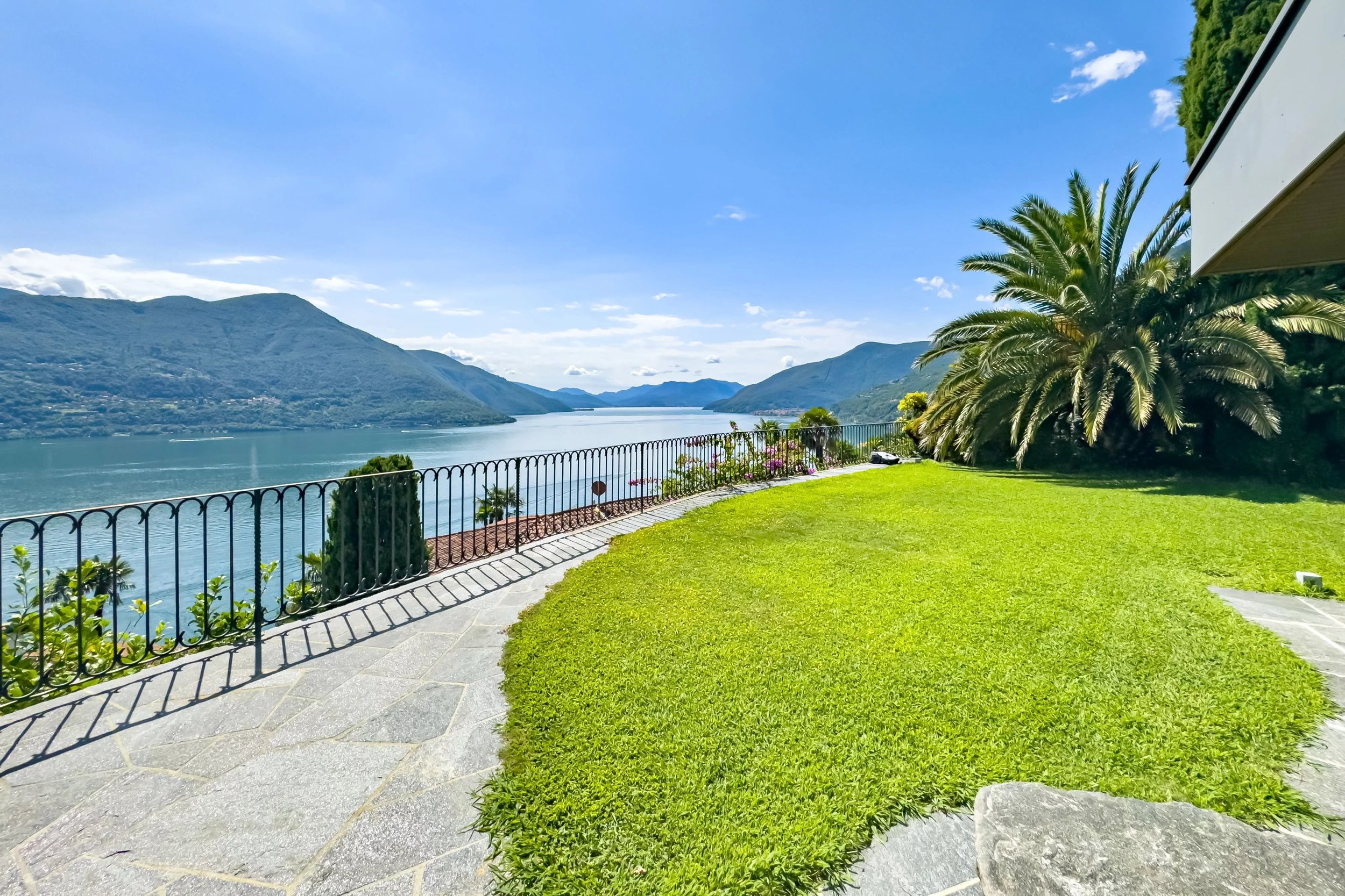 Mediterranean charm on Lake Maggiore - Modern villa in Brissago with unmatched lake views, also ideal as a holiday home