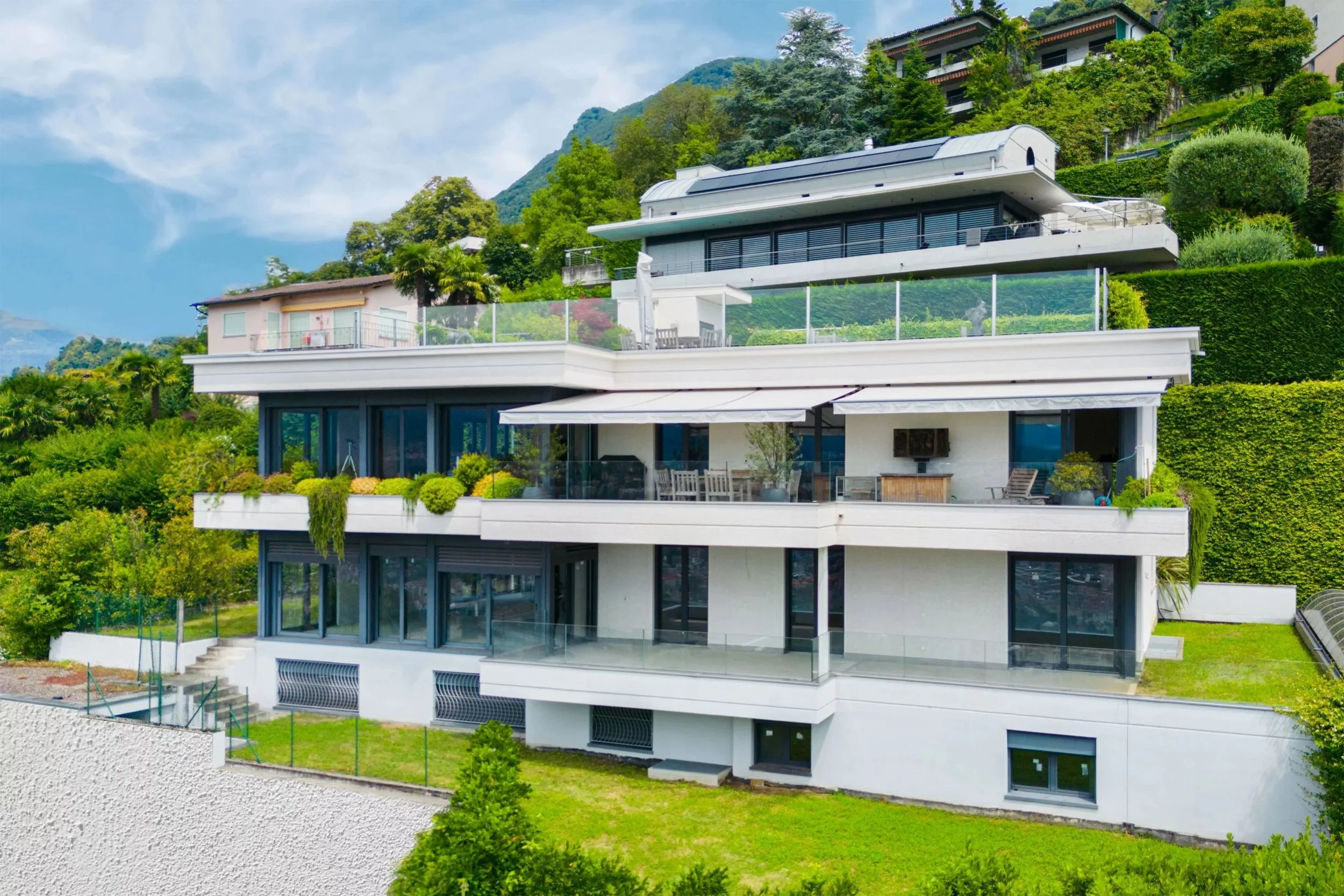 Exclusive unfinished apartment with panoramic views - Modern apartment in Lugano-Albonago with large terrace and private garden