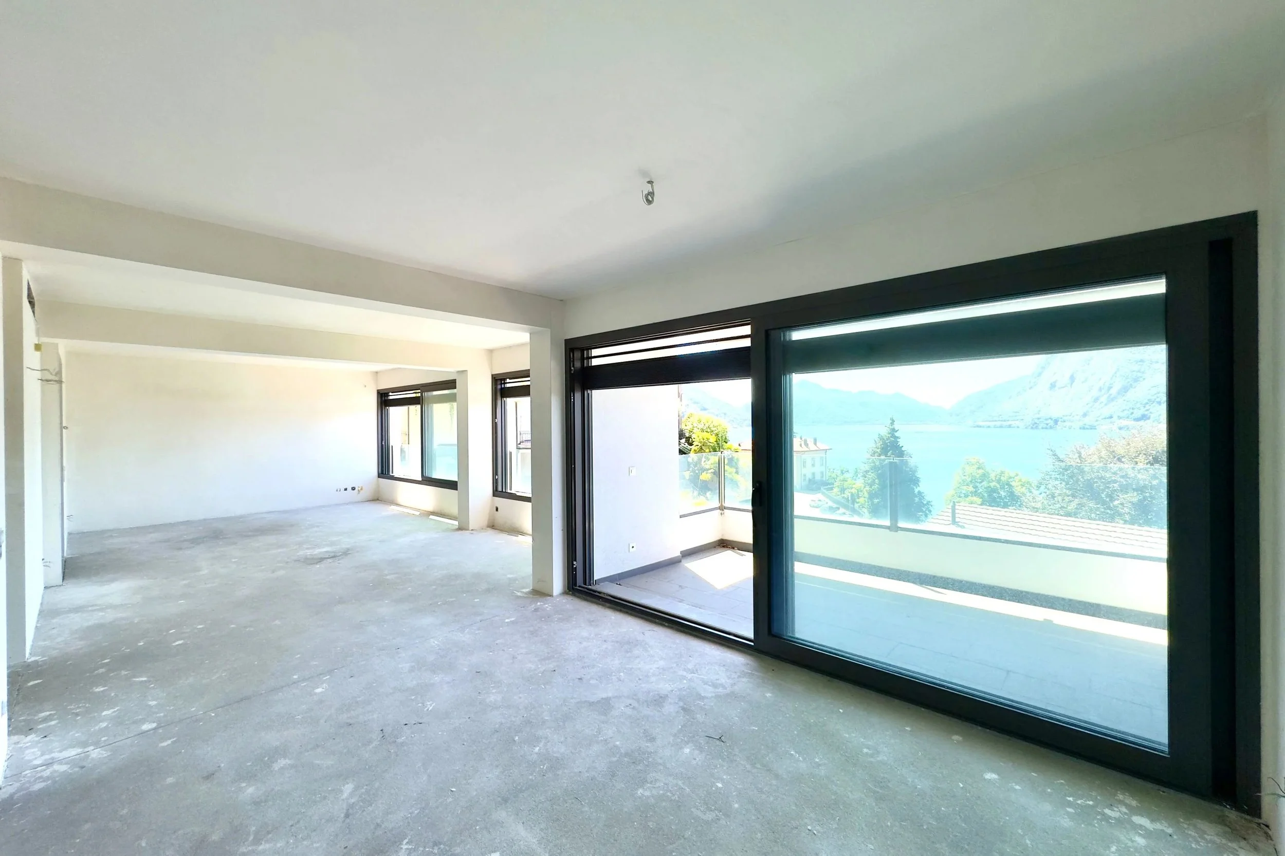 Vista lago – Sole – Vicinanza al centro città - Appartamento al grezzo a Lugano-Castagnola con vista panoramica e possibilità di seconda residenza 