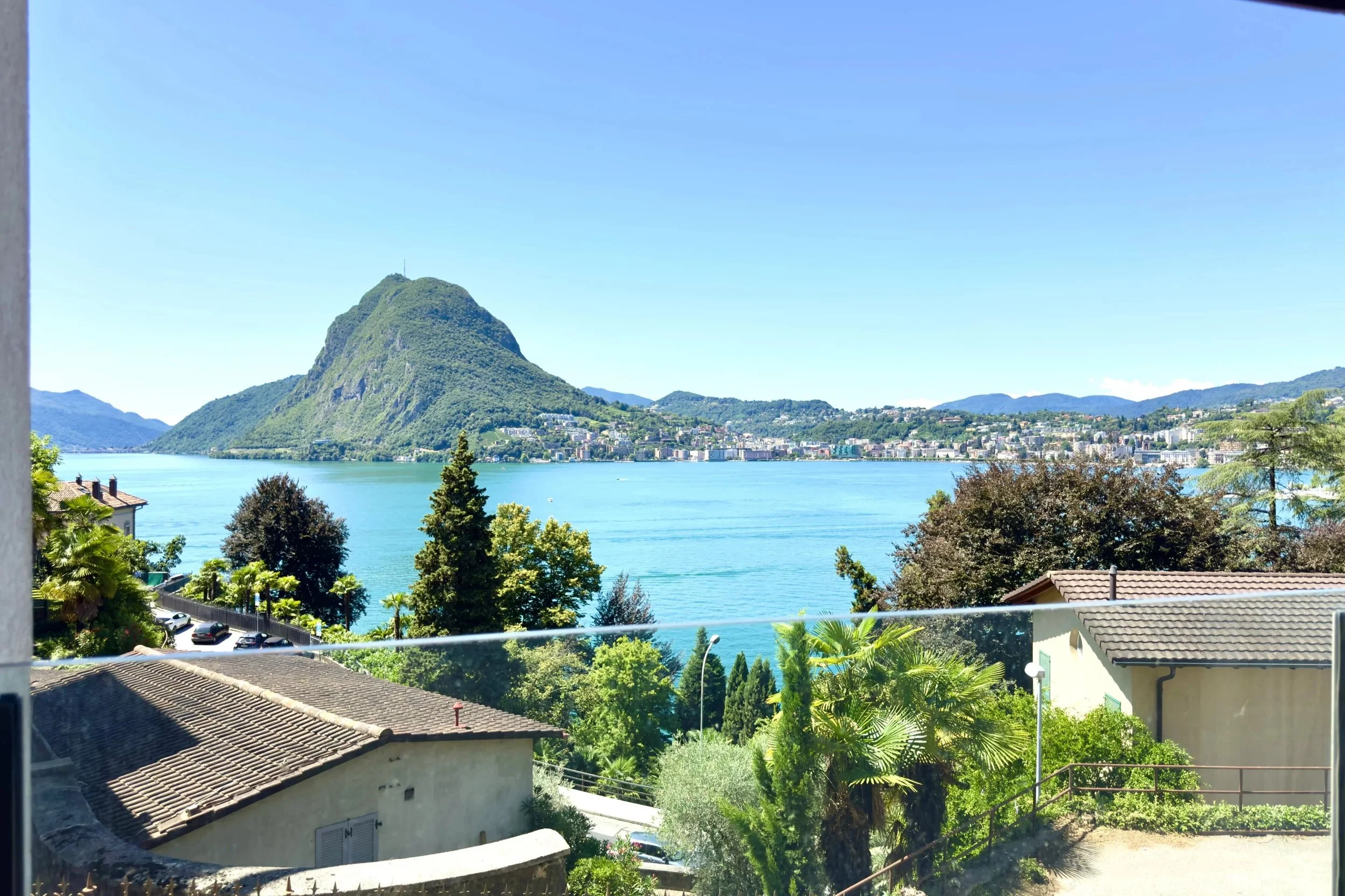 Lake view – Sun – Close to the city - Shell apartment in Lugano-Castagnola with panoramic views &amp; possibility of second residence  
