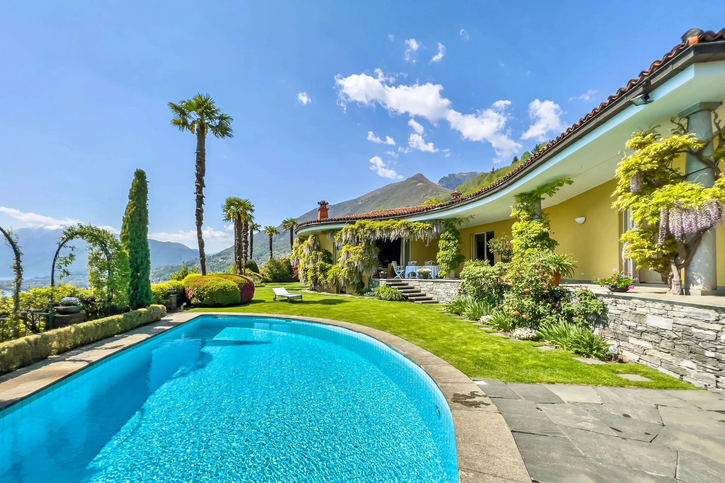 Your corner of paradise on Lake Maggiore - Exclusive villa in Minusio with outdoor pool &amp; exceptional panoramic views