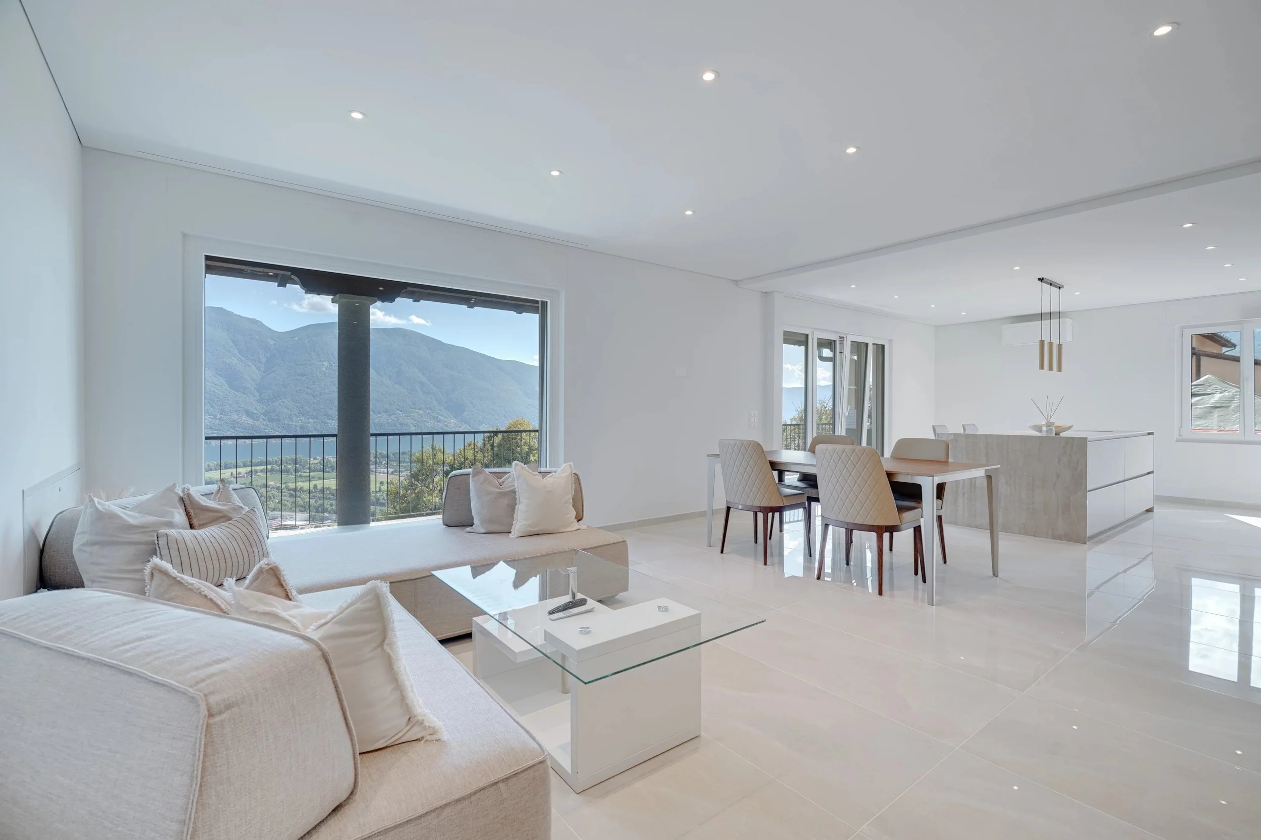 PREISVARIATION - Wohnen in privilegierter Lage von Locarno-Monti - Stilvolle Penthouse-Wohnung mit sonniger Terrasse &amp; traumhaftem Blick auf See &amp; Berge