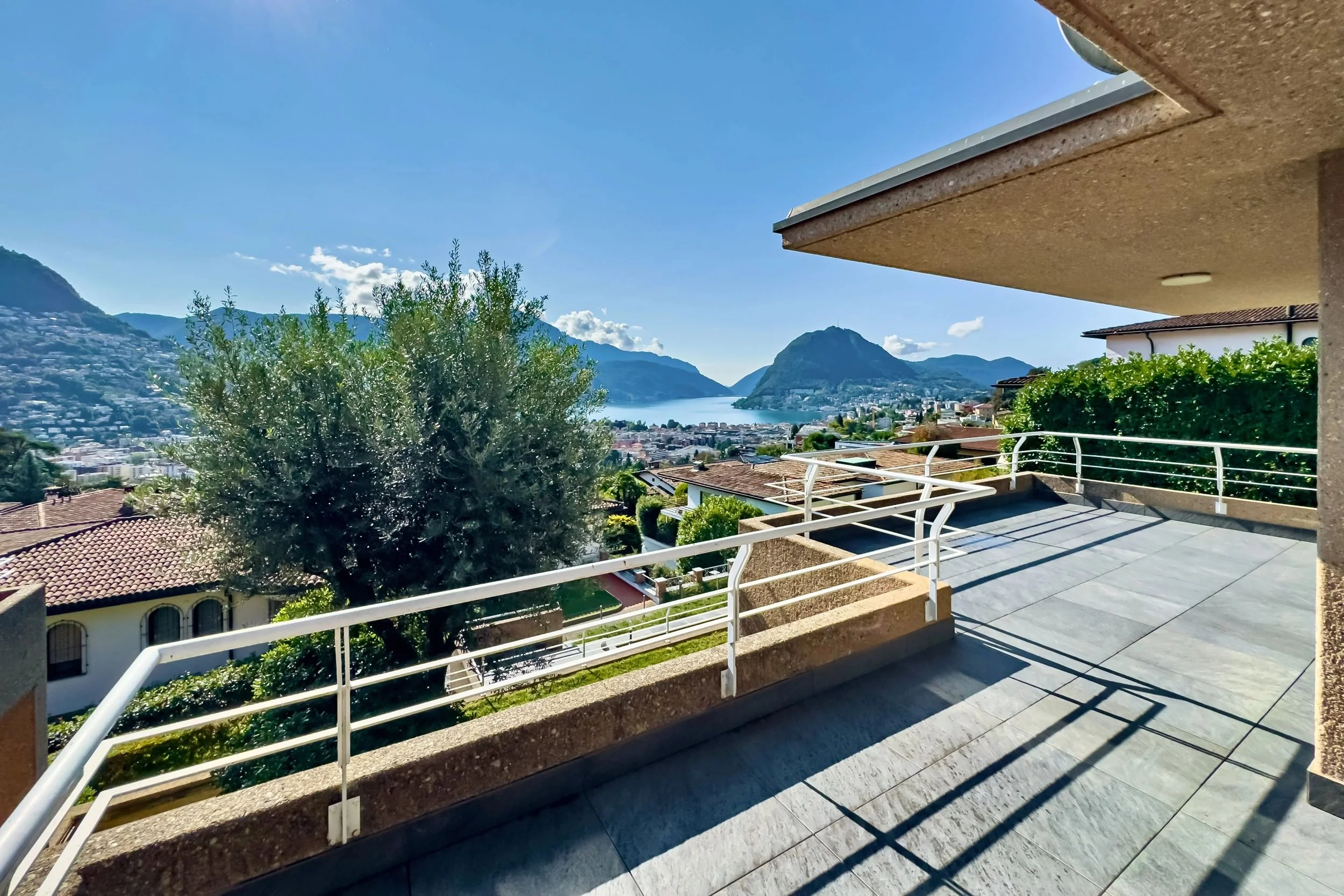 VARIAZIONE DI PREZZO - Elegante dimora a Lugano - Esclusiva villa a schiera a Lugano con vista panoramica e ampio spazio esterno