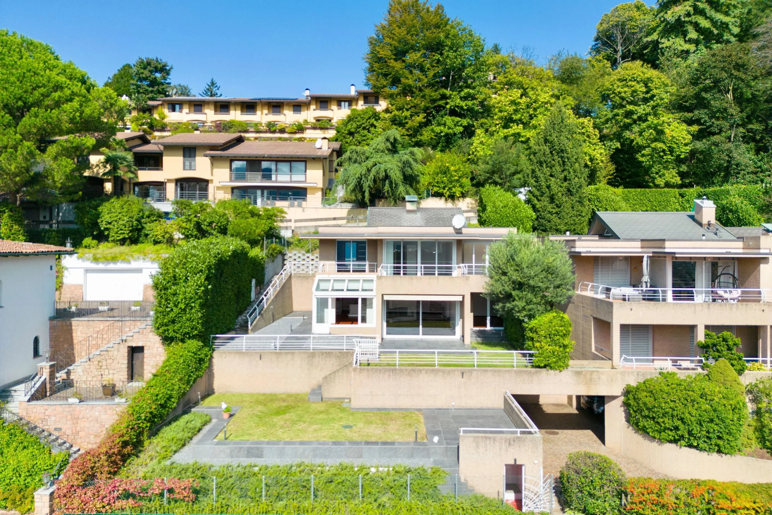 NEW PRICE - Elegant home in Lugano - Exclusive terraced villa in Lugano with panoramic views &amp; spacious outdoor area