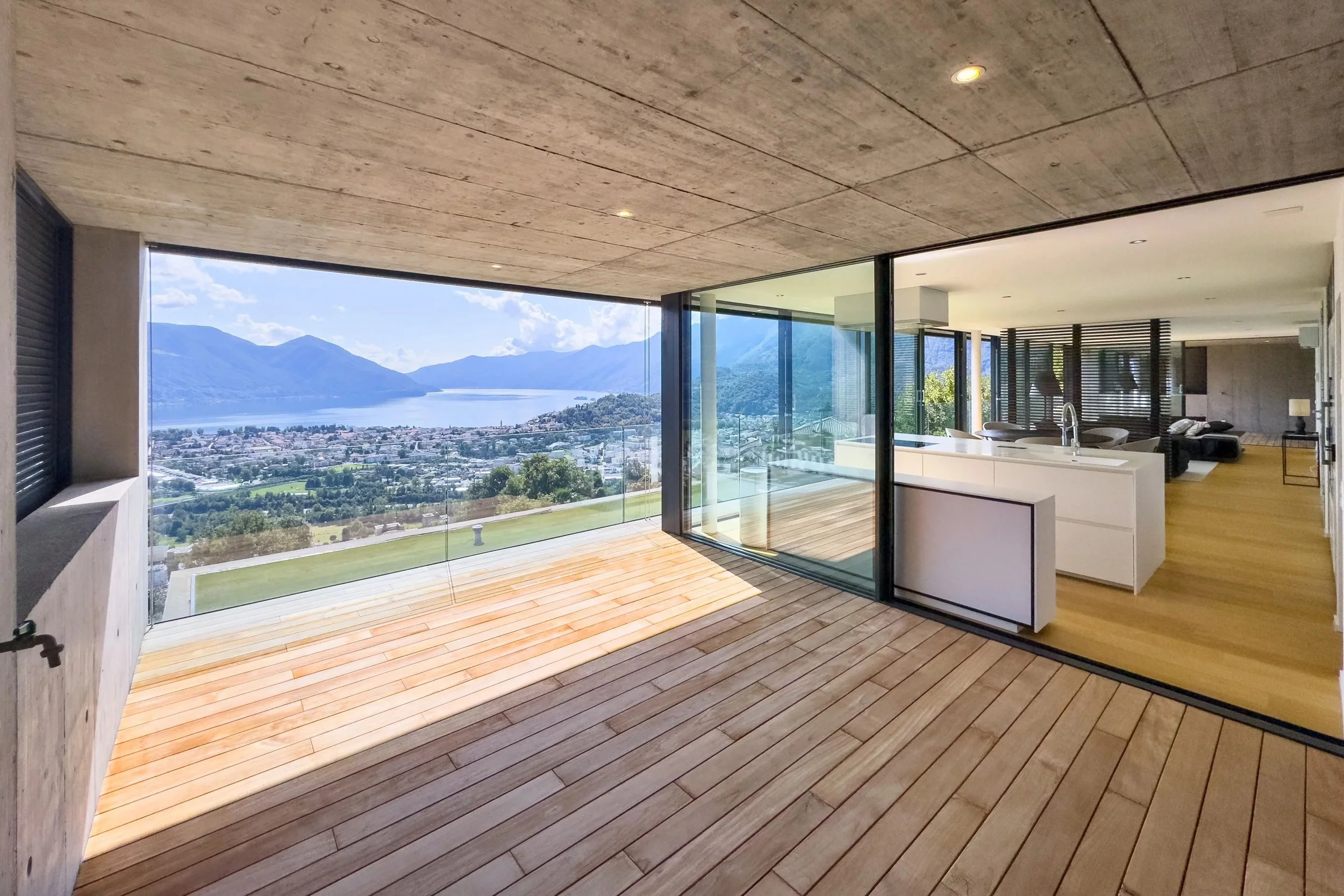 The ideal primary residence – spacious layout &amp; refined design   Penthouse with a unique panoramic view of Lake Maggiore &amp; the surrounding mountains