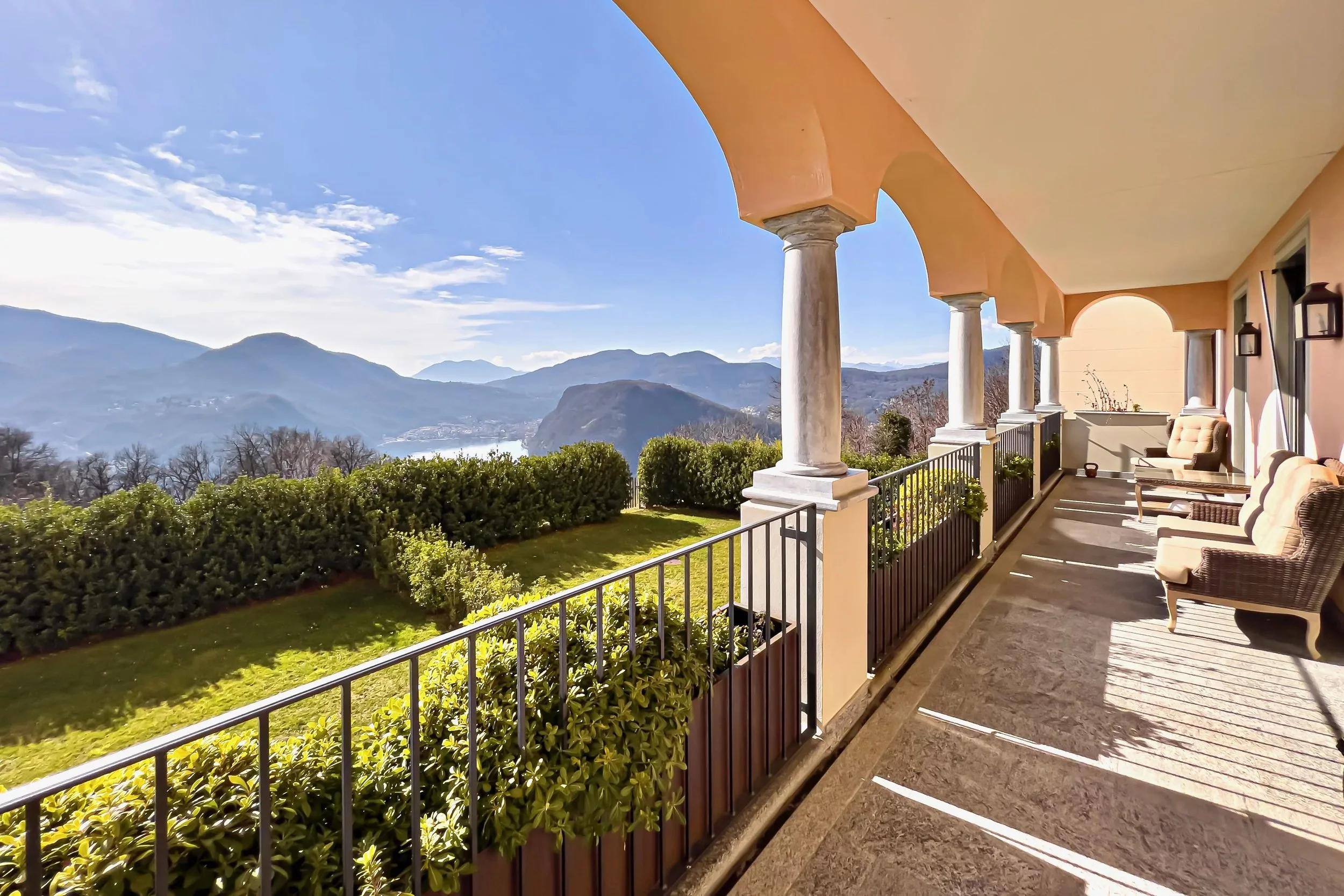 Vivere con stile e fascino mediterraneo - Lusso, vista sul lago e servizio concierge nel resort Collina d'Oro ad Agra