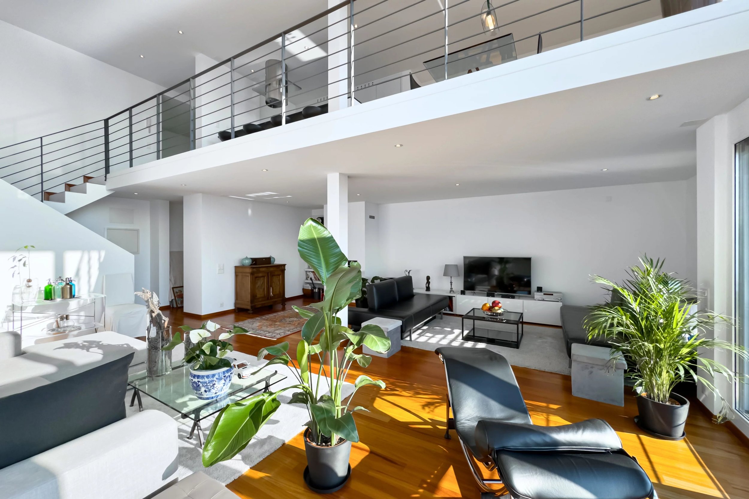 Elegant living in the green hills surrounding Lugano - Contemporary villa with lake views, communal pool &amp; magnificent views in Vernate