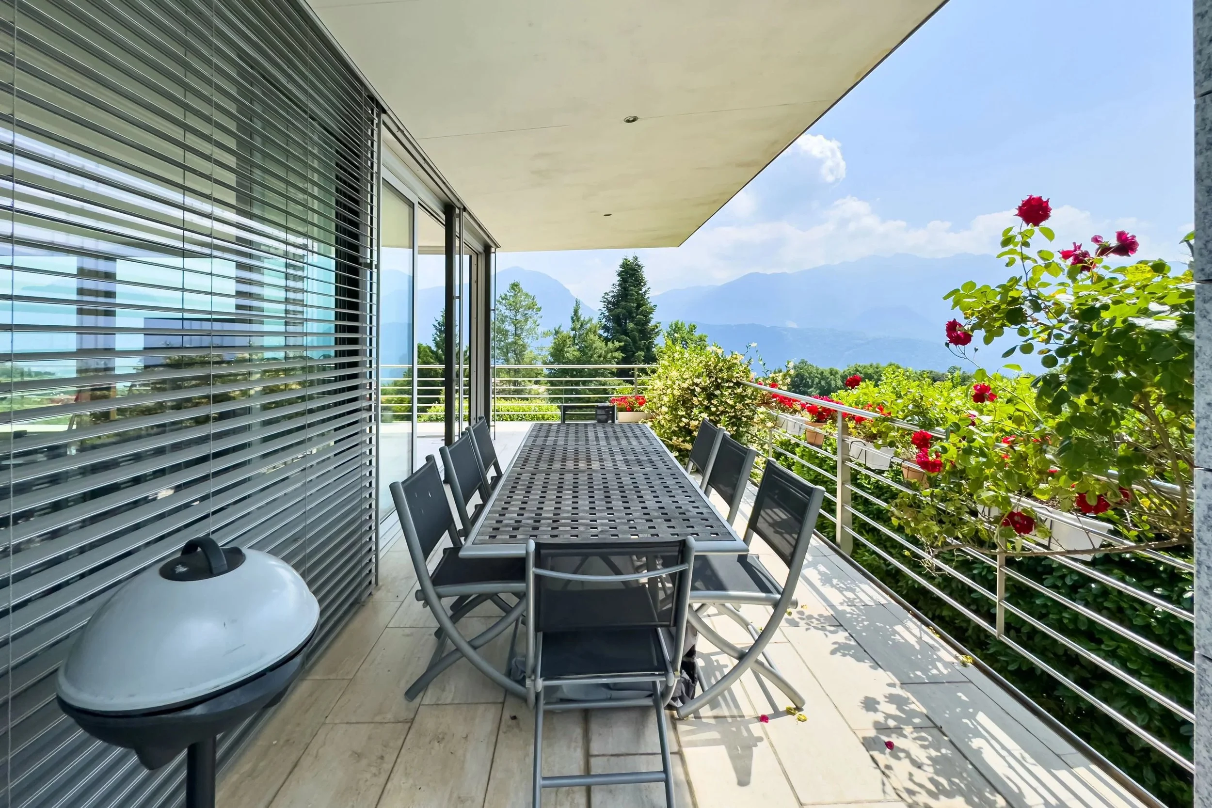 PREISVARIATION - Zeitlose Eleganz zwischen Kunst &amp; Natur in Carona - Elegante Villa mit 370 m² Wohnfläche, grossem Grundstück &amp; beeindruckender Aussicht