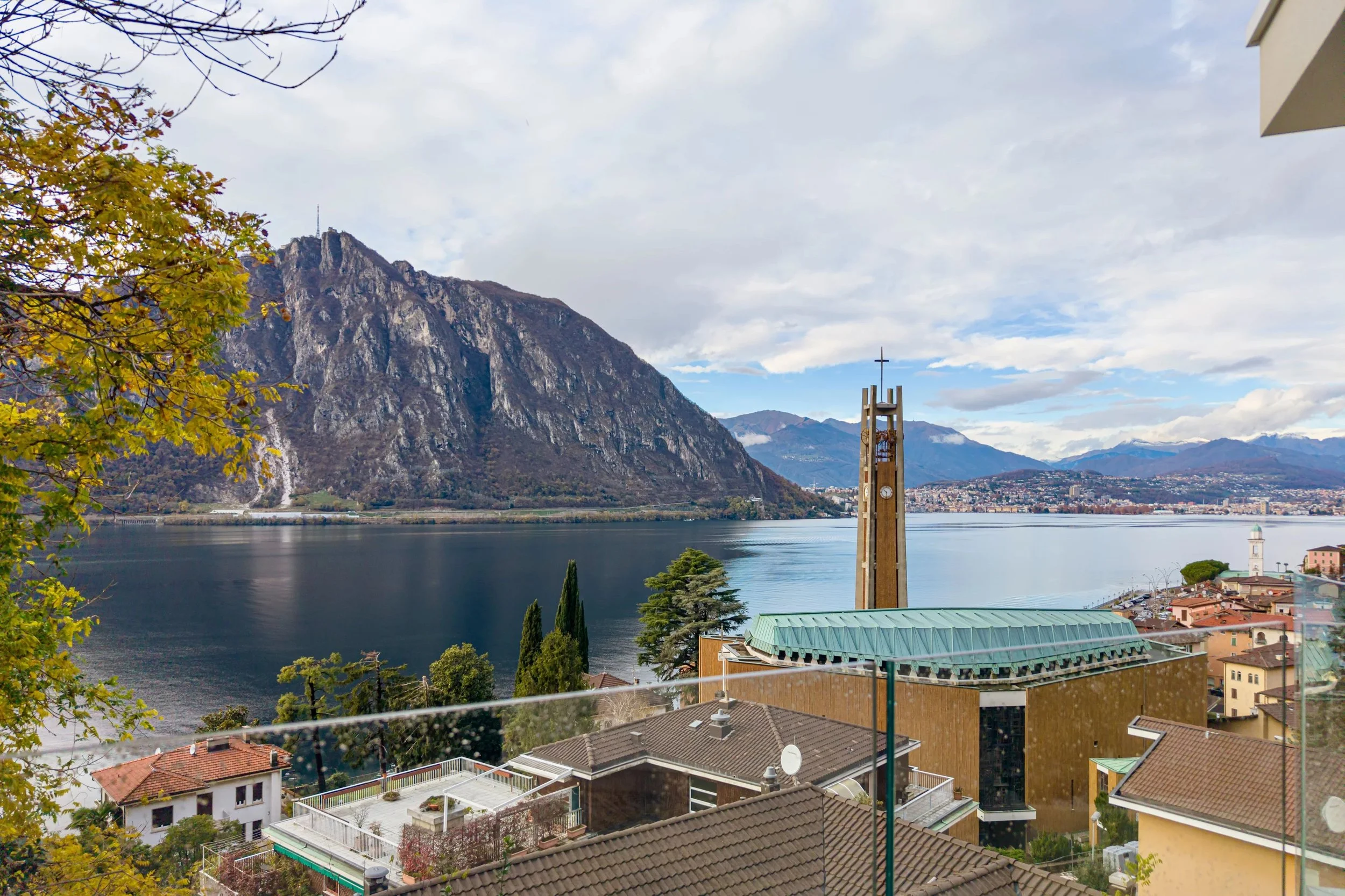 Architecture &amp; panorama in perfect harmony - Designer villa in Campione d'Italia with the advantage of the Italian tax system