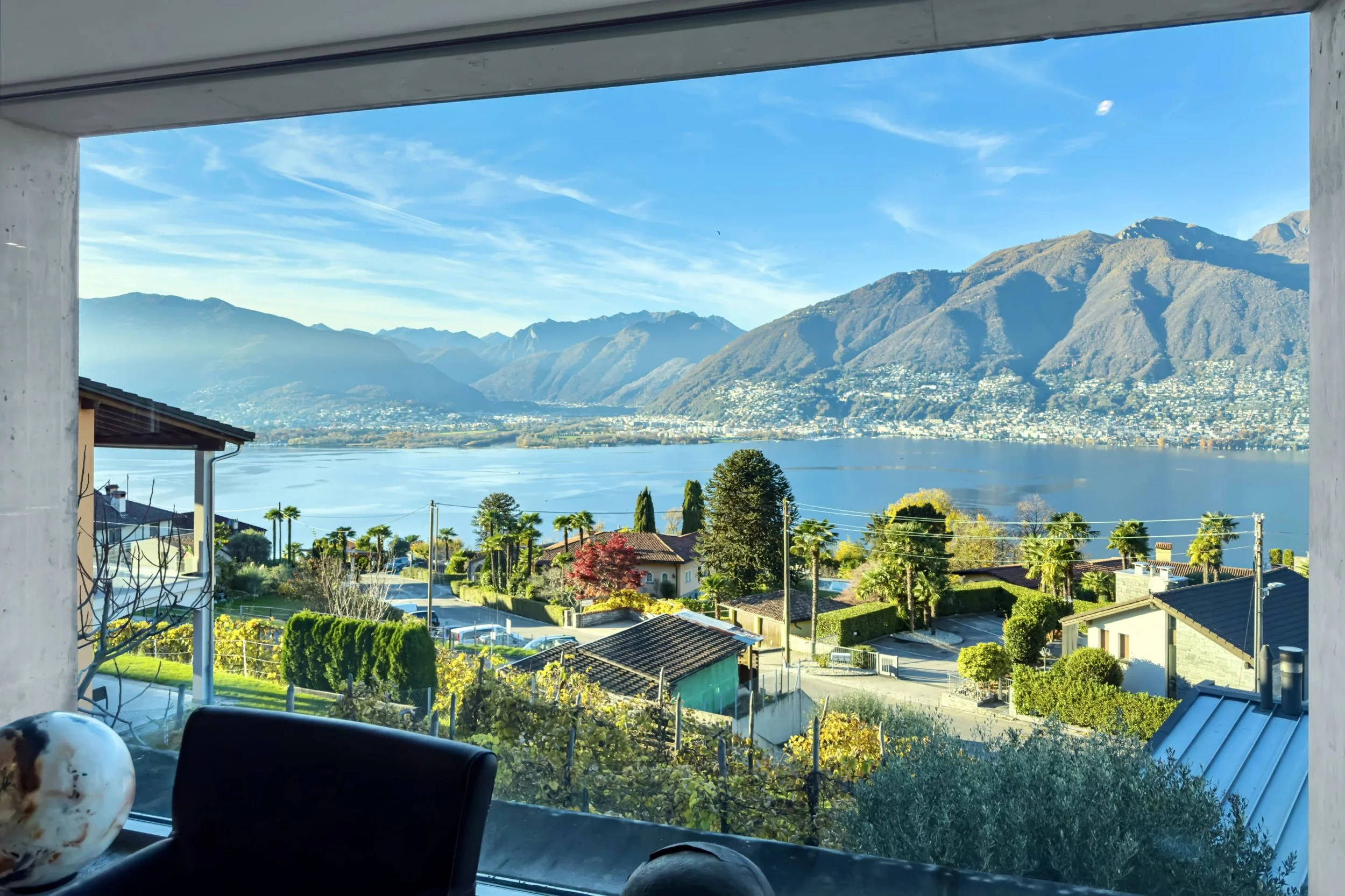 Esclusiva villa panoramica a Vira Gambarogno - Raffinata proprietà, ideale per le vacanze, con terrazze, piscina e una vista mozzafiato sul Lago Maggiore