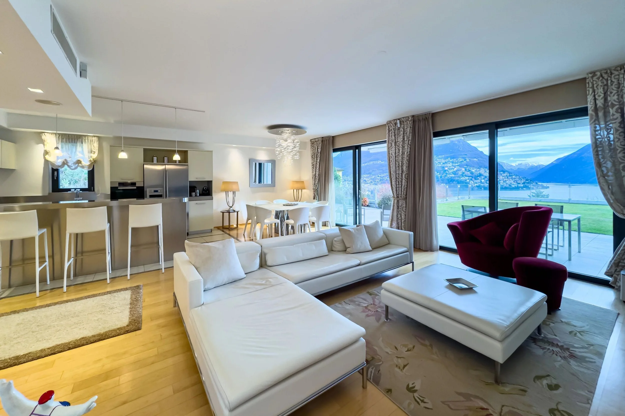 In Lugano trifft Excellence auf Panorama - Luxuriöse Duplex-Wohnung mit grossem Garten von 340 m² &amp; spektakulärer Seesicht