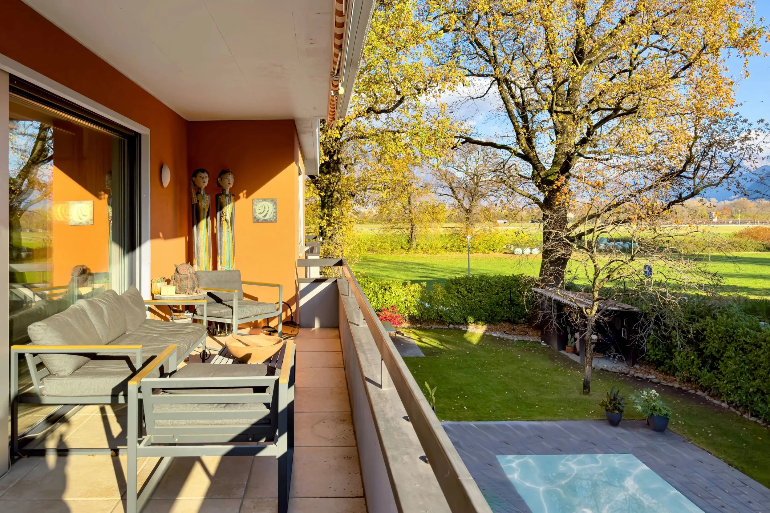 Experience the perfect balance between comfort &amp; functionality - Charming property with a pool, just a few steps from the Patriziale Golf Club in Ascona
