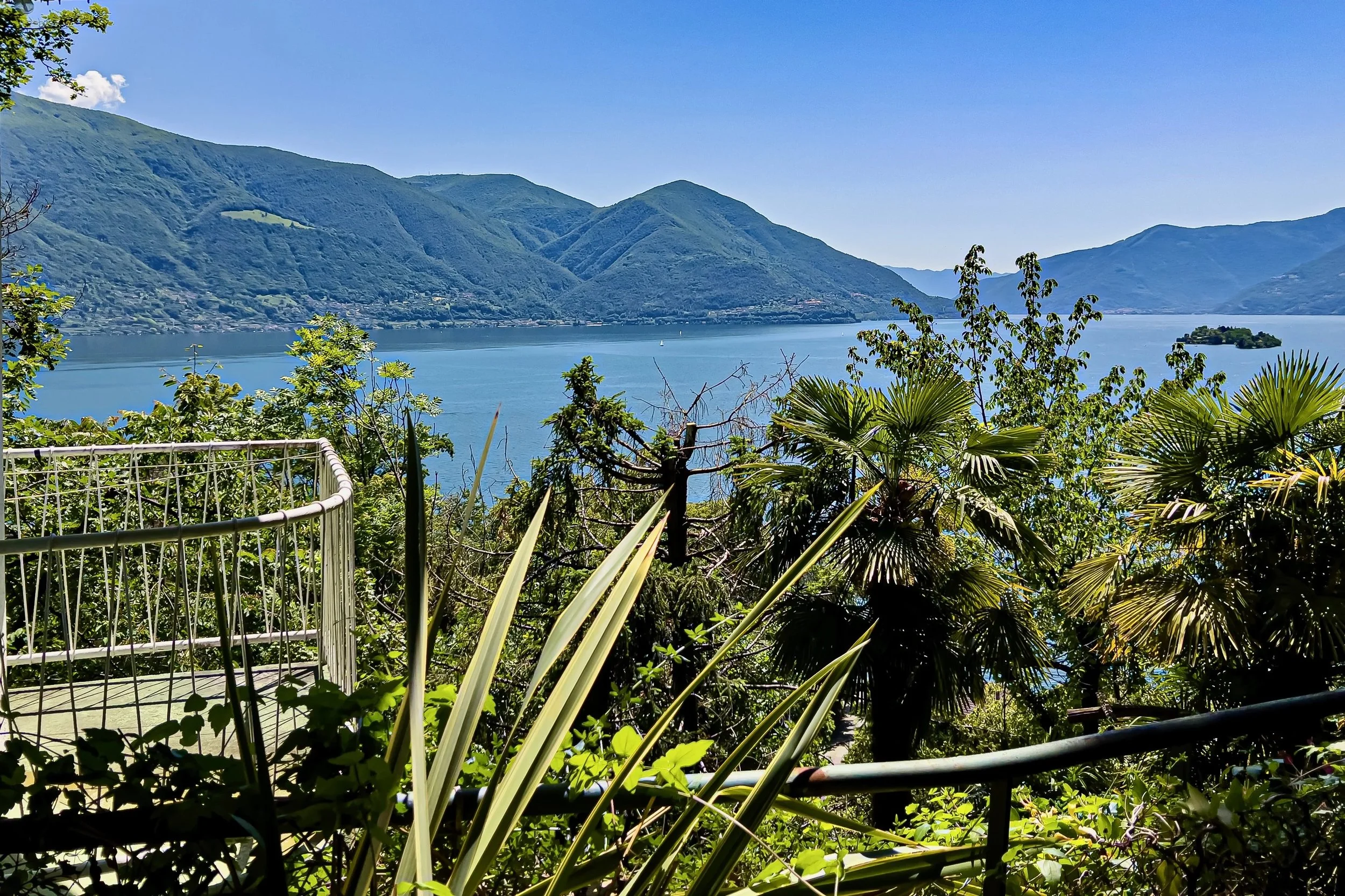 VARIAZIONE DI PREZZO - Villa da ristrutturare con vista panoramica mozzafiato sul Lago Maggiore - Scopra una posizione esclusiva sopra il lago e realizzi il suo gioiello abitativo
