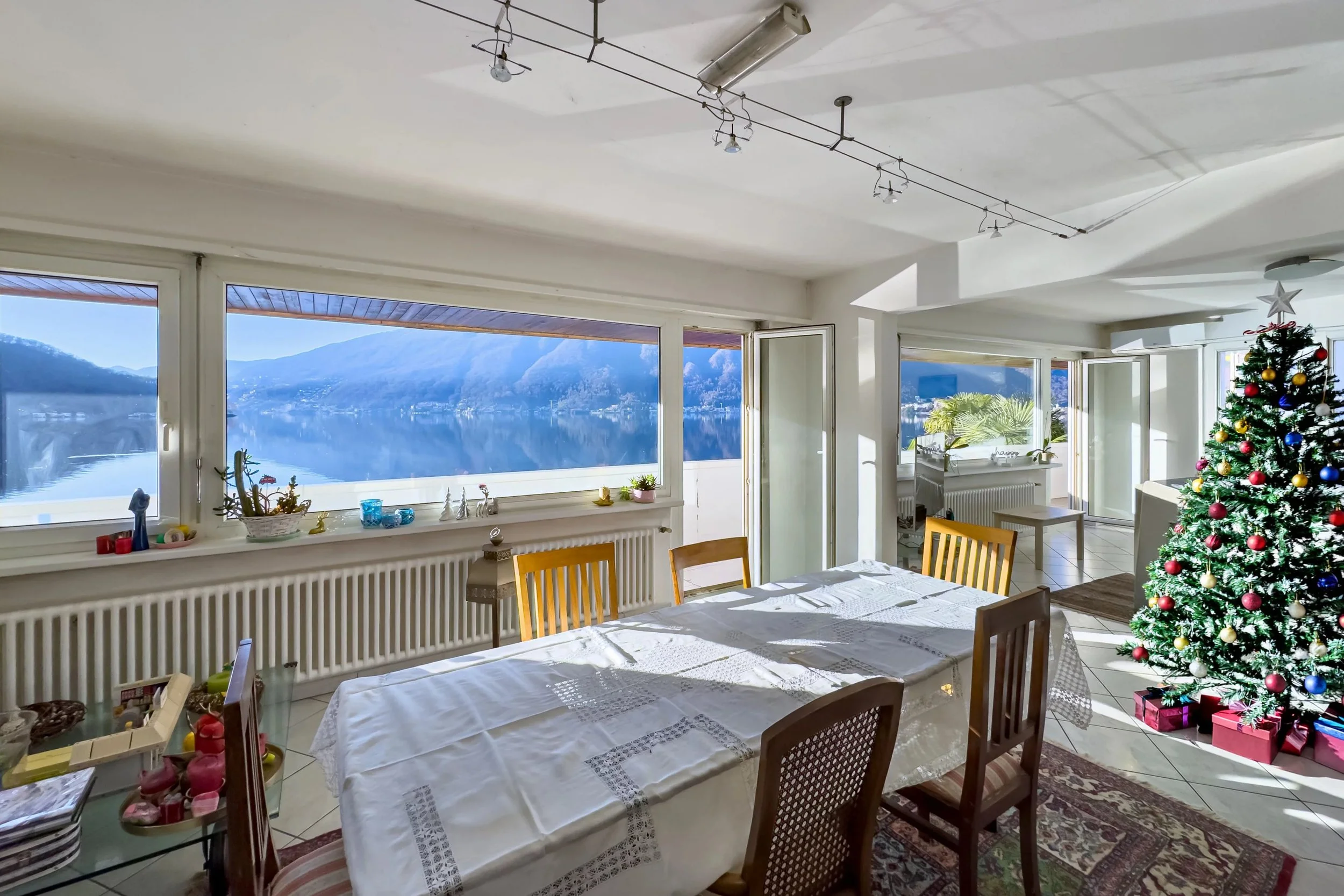 A home between light &amp; lake - Villa directly on Lake Lugano with private boat moorings in Bissone