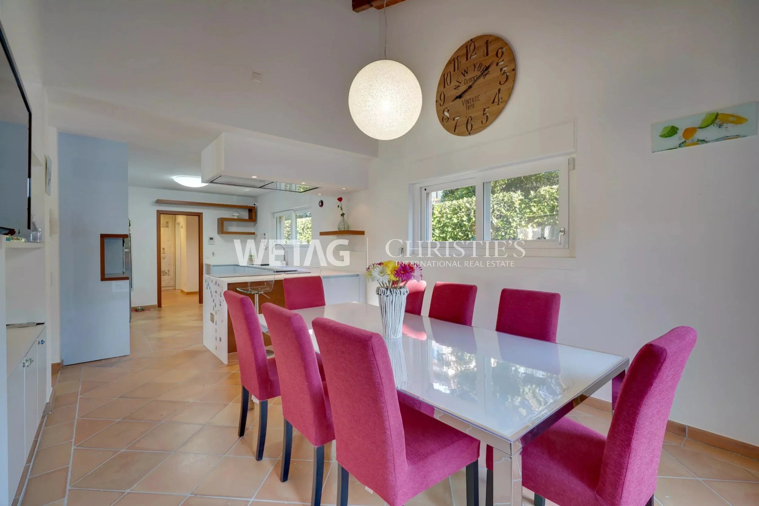 Grosszügige Villa mit Garten &amp; Pool in Villa Luganese - Grosszügiges Wohnen mit sechs Schlafzimmern, ideal für Familien mit Anspruch an Raum &amp; Komfort