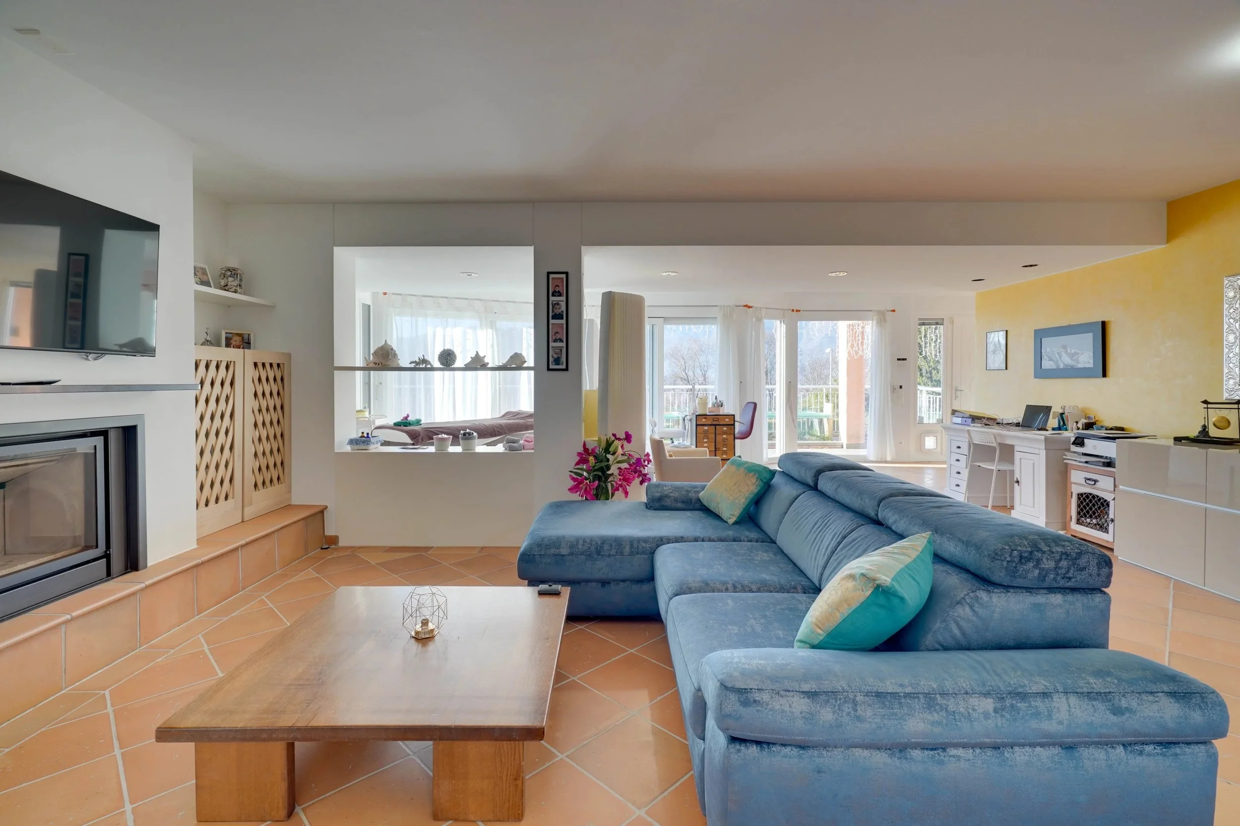 Spacious villa with garden &amp; pool in Villa Luganese - Generous living with six bedrooms, ideal for families seeking space &amp; comfort