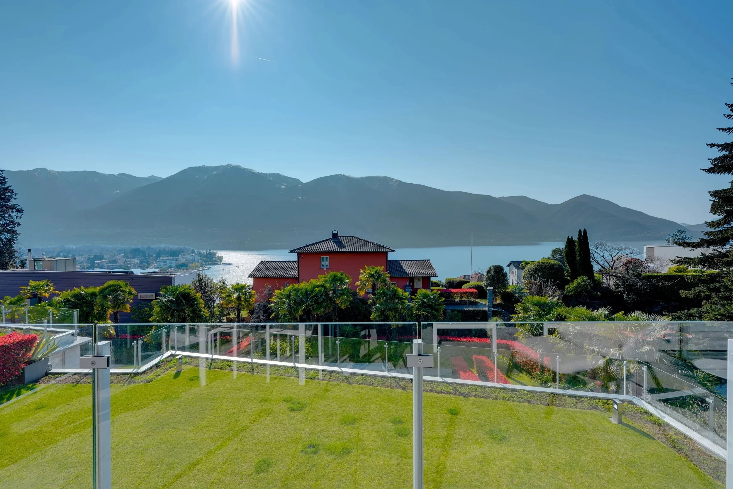 In Asconas exklusivster Lage - Hochwertige Duplexwohnung mit Garten, Pool &amp; Sicht auf den Lago Maggiore
