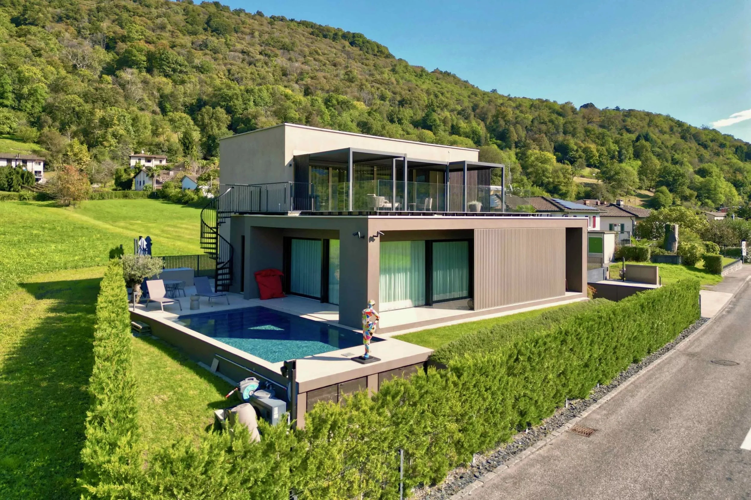 PREISVARIATION - Lebensqualität nahe dem Golfplatz - Moderne Design Villa mit Pool &amp; Privatsphäre in Sessa