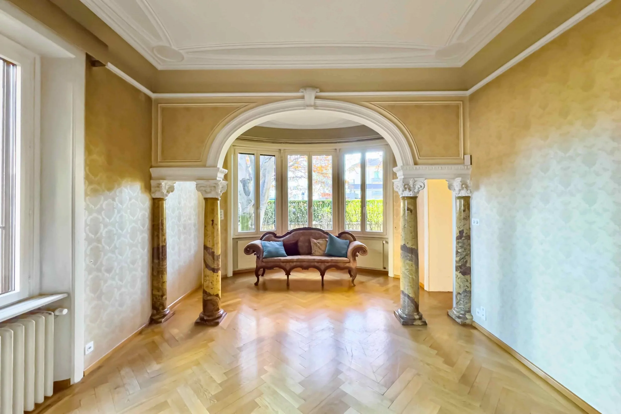 Storia ed eleganza in perfetta armonia - Villa esclusiva a Locarno: l'ideale oasi d'epoca, nelle immediate vicinanze del centro città