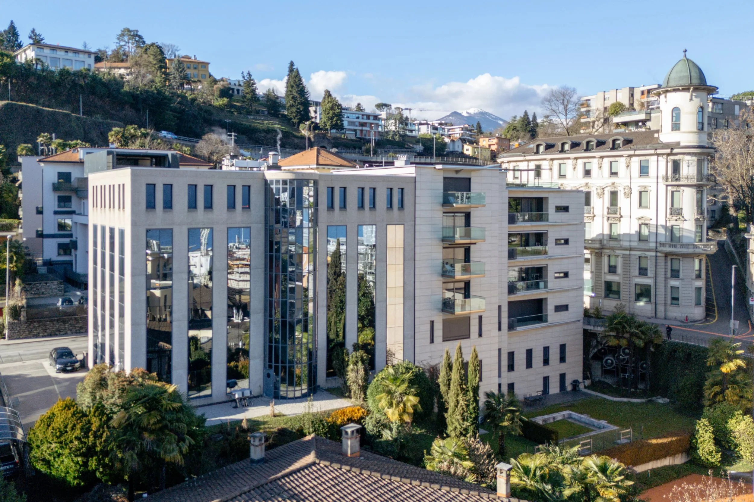 Wohnen zwischen See &amp; Stadt - Elegante 4.5-Zimmer-Wohnung mit Terrasse &amp; teilweiser Seesicht in zentraler Lage von Lugano