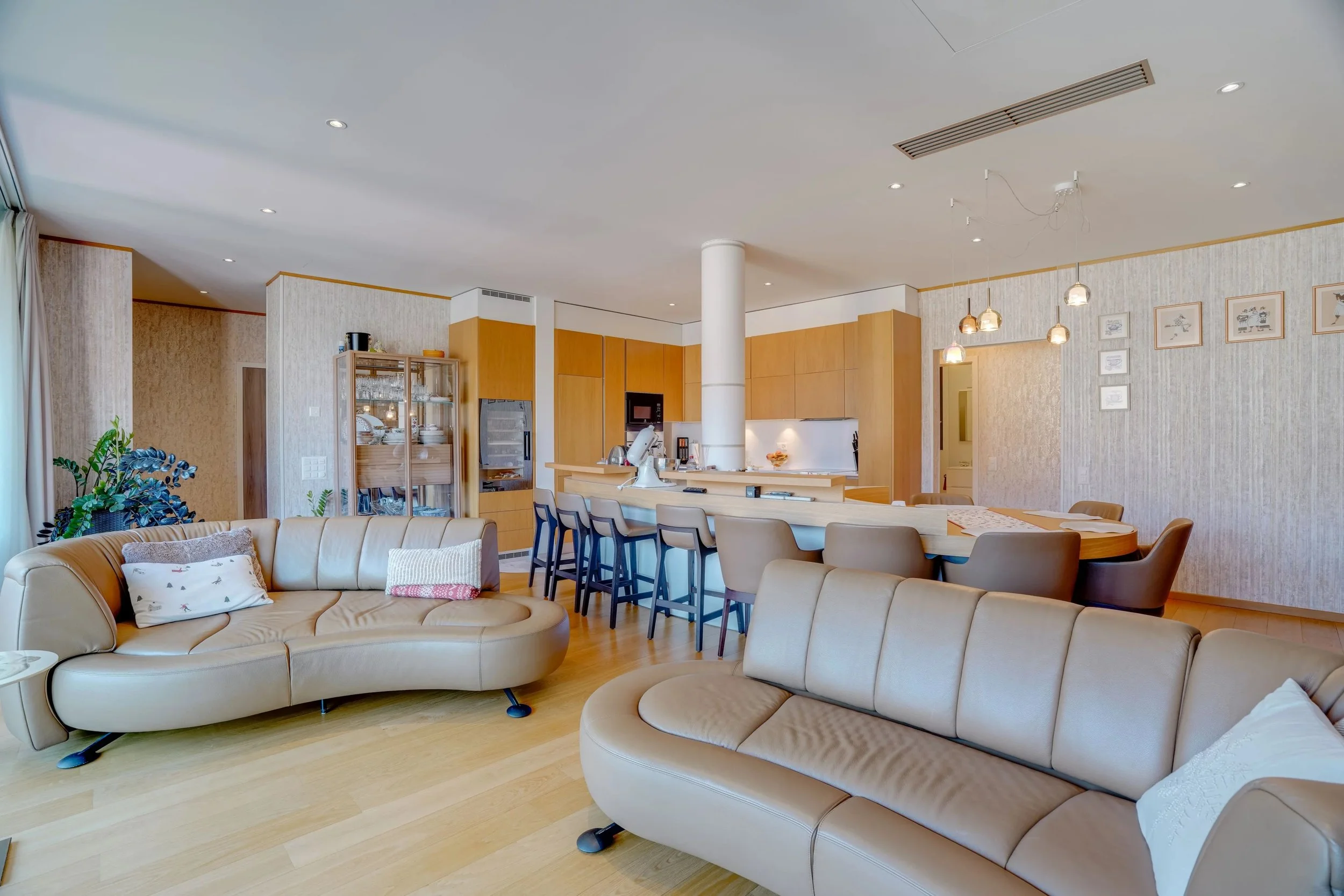 Living between lake &amp; city - Elegant 4.5-room apartment with terrace &amp; partial lake view in a central location in Lugano