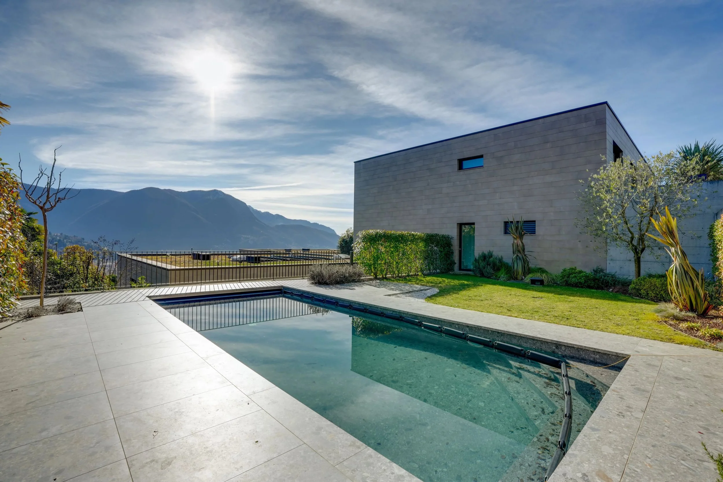 PREISVARIAZION - Wohnen in sonniger Panoramalage von Lugano-Savosa - Stilvolle Duplexwohnung mit grossem Privatgarten &amp; Seeblick in exklusiver Residenz