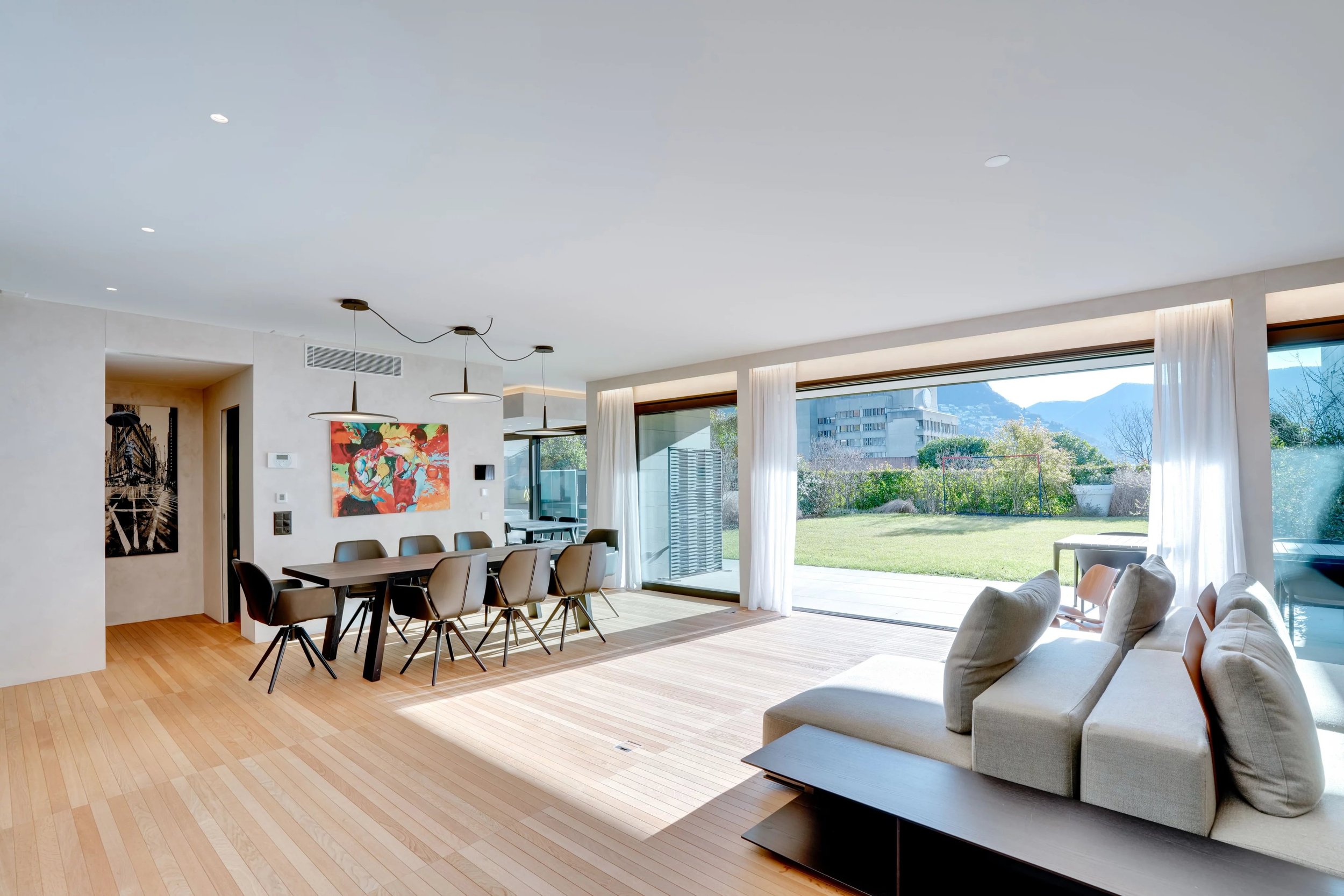 VARIAZIONE DI PREZZO - Abitare in una posizione panoramica e soleggiata a Lugano-Savosa - Elegante appartamento duplex con ampio giardino privato e vista sul lago in una residenza esclusiva