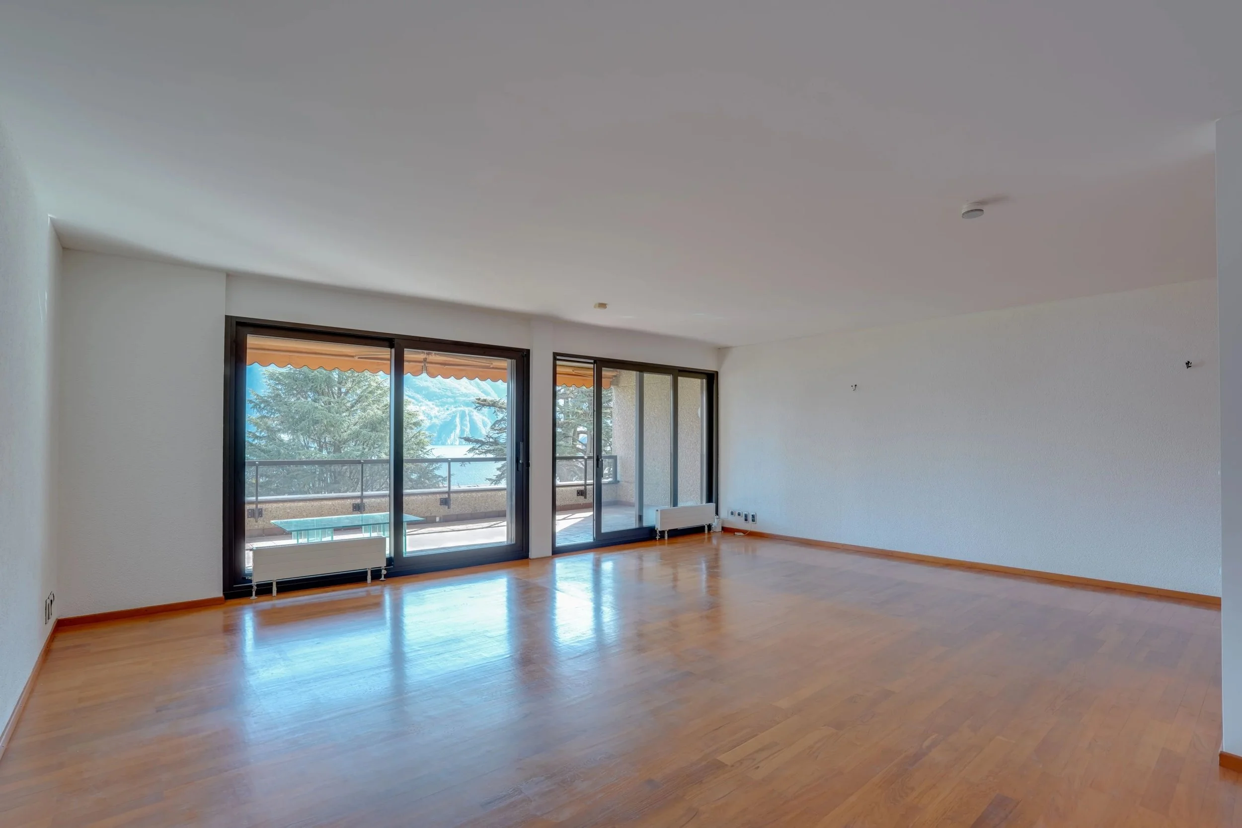The highest standard of living in Lugano - Elegant residential apartment with panoramic terrace, indoor pool &amp; exclusive comfort