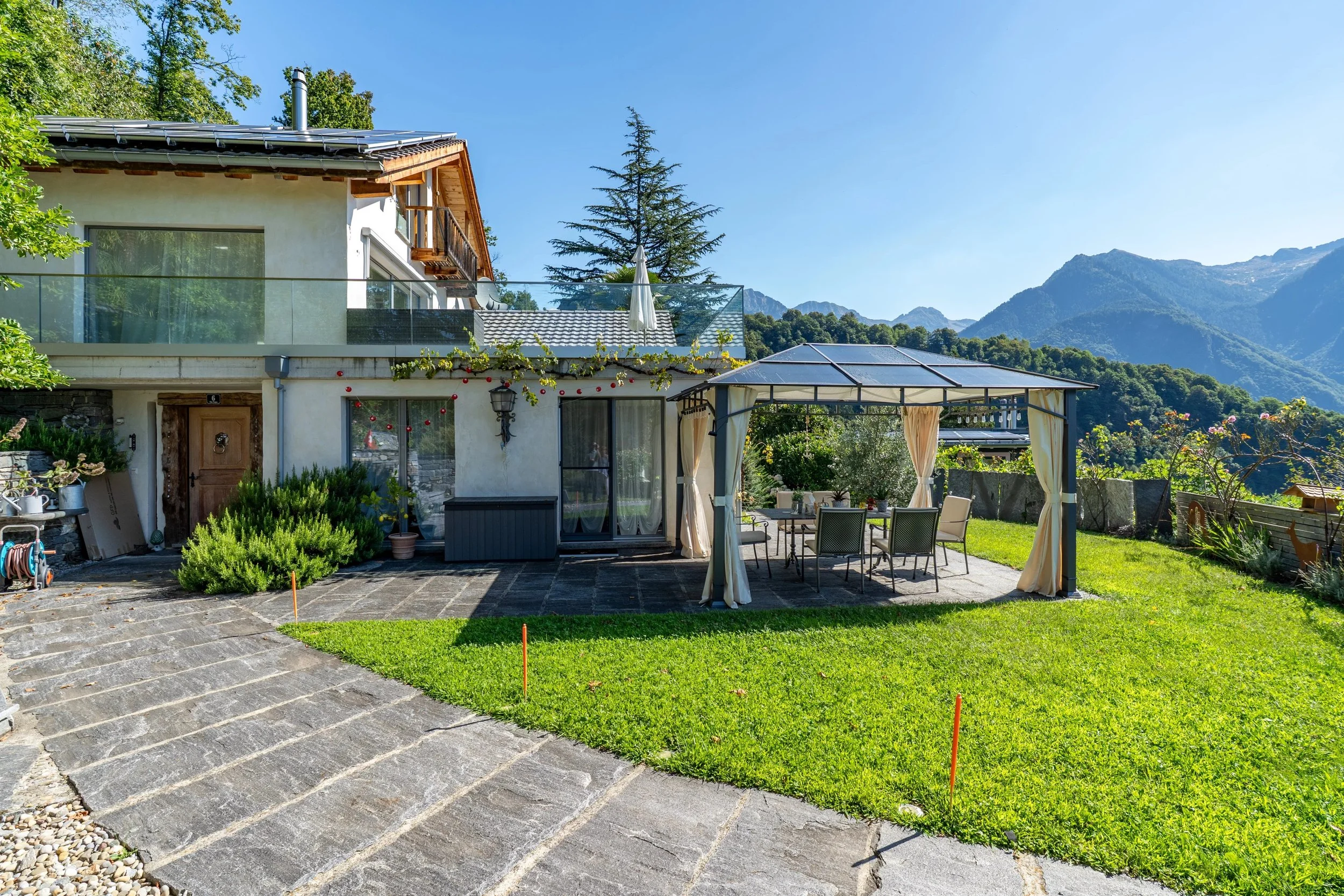 NEW PRICE - Energy efficiency &amp; good privacy - Exclusive villa in Castaneda (GR), an oasis for year-round living or vacation, with views of the valley &amp; mountains
