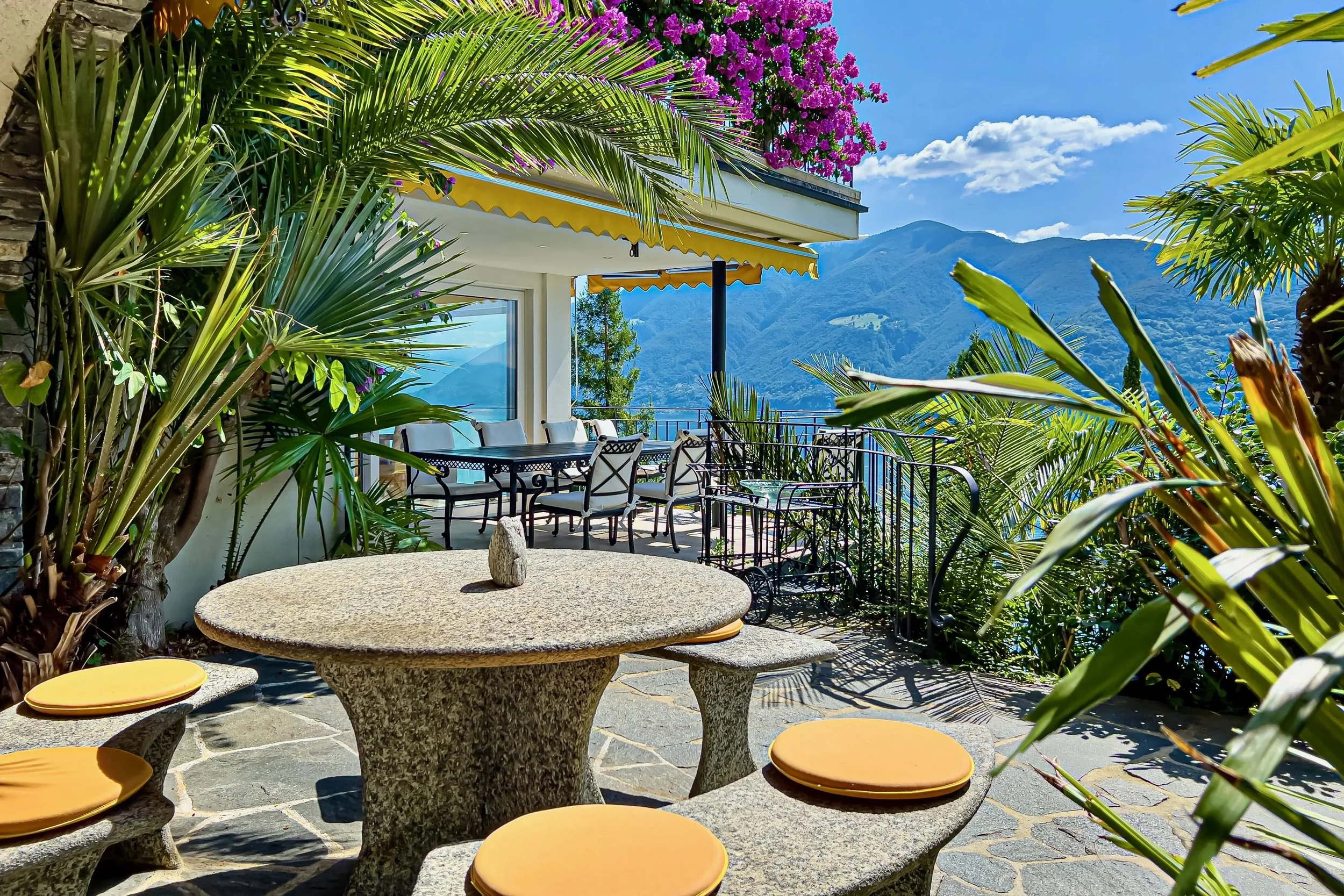 NEW PRICE - A Mediterranean paradise on Lake Maggiore - Exclusive villa with infinity pool, tropical garden, &amp; unique privacy in Brissago