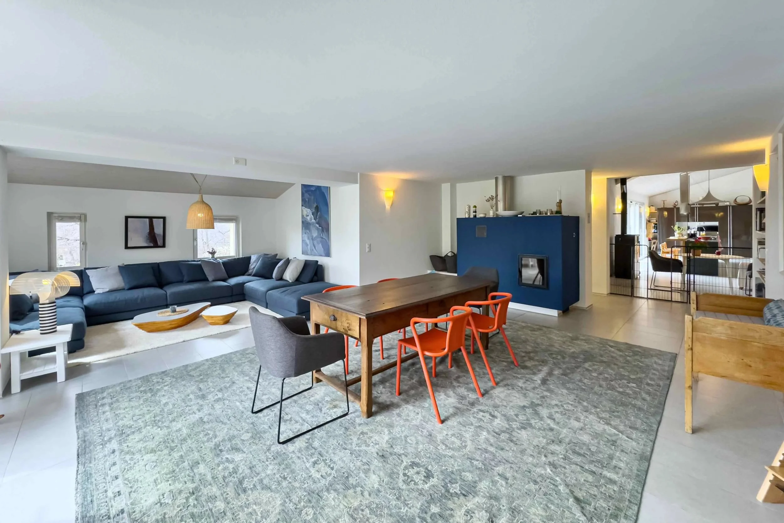 Privacy &amp; pure nature - Rare opportunity: Spacious estate with garden, pool &amp; separate guest houses